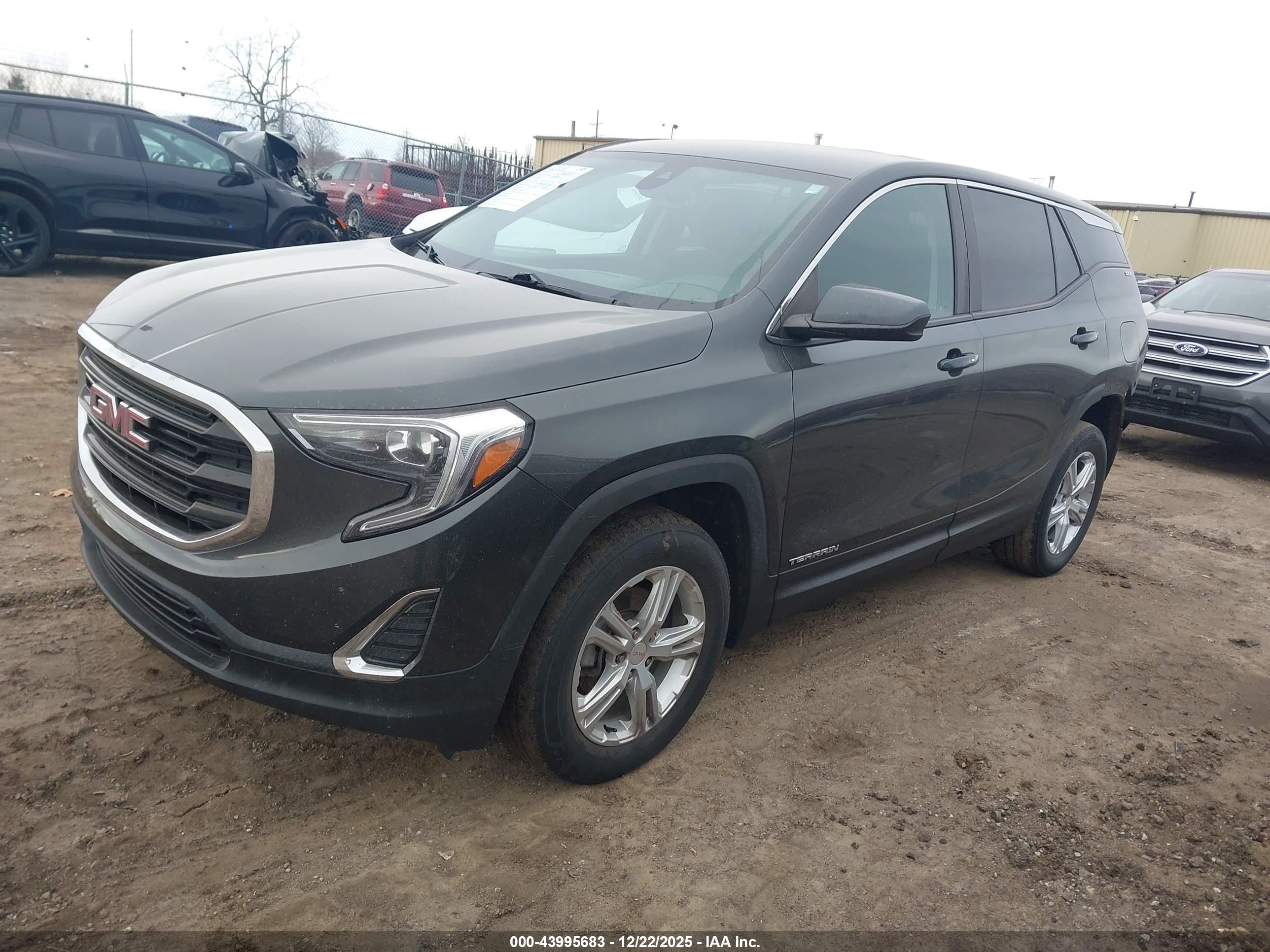GMC TERRAIN image 2