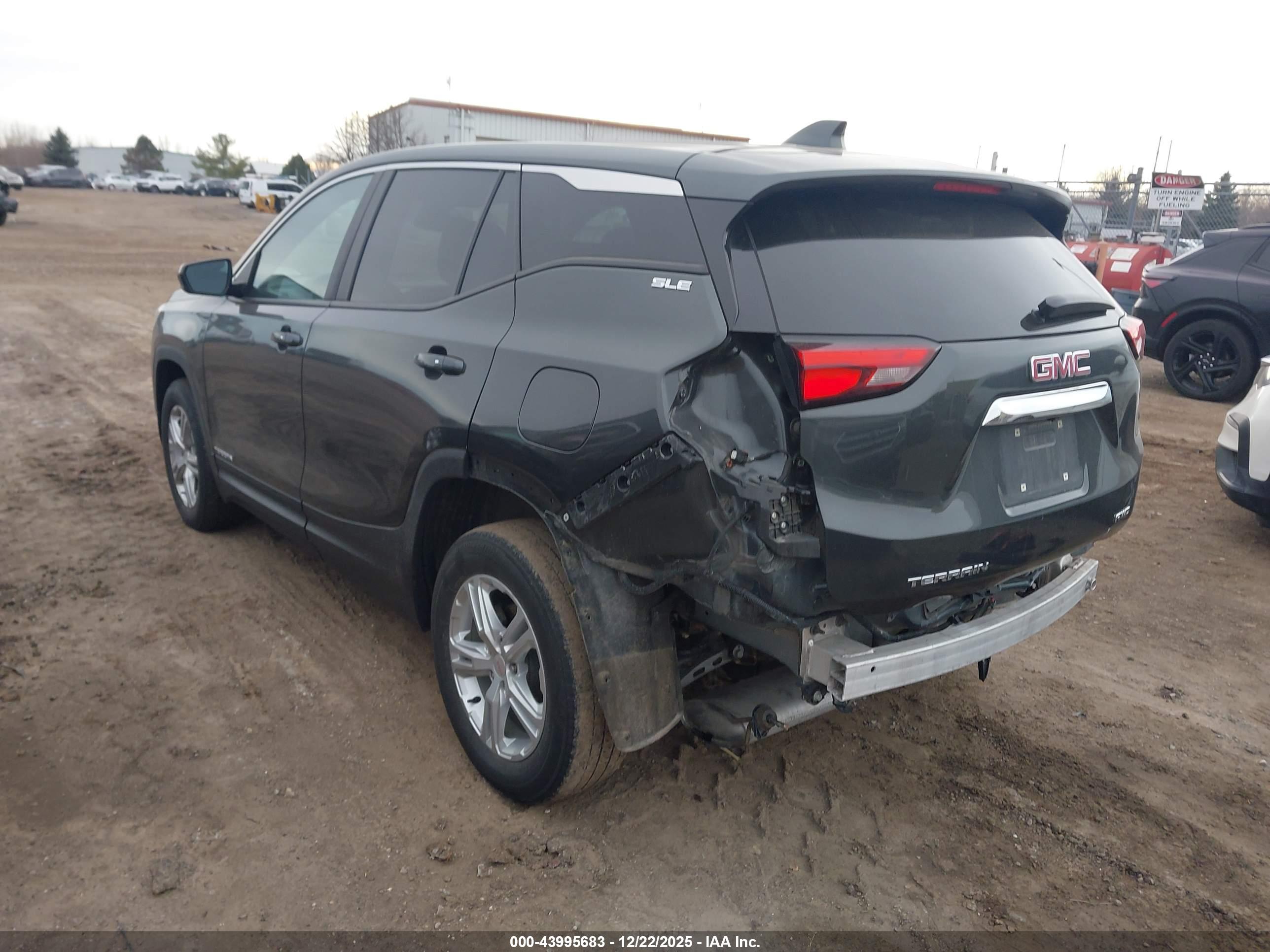 GMC TERRAIN image 3