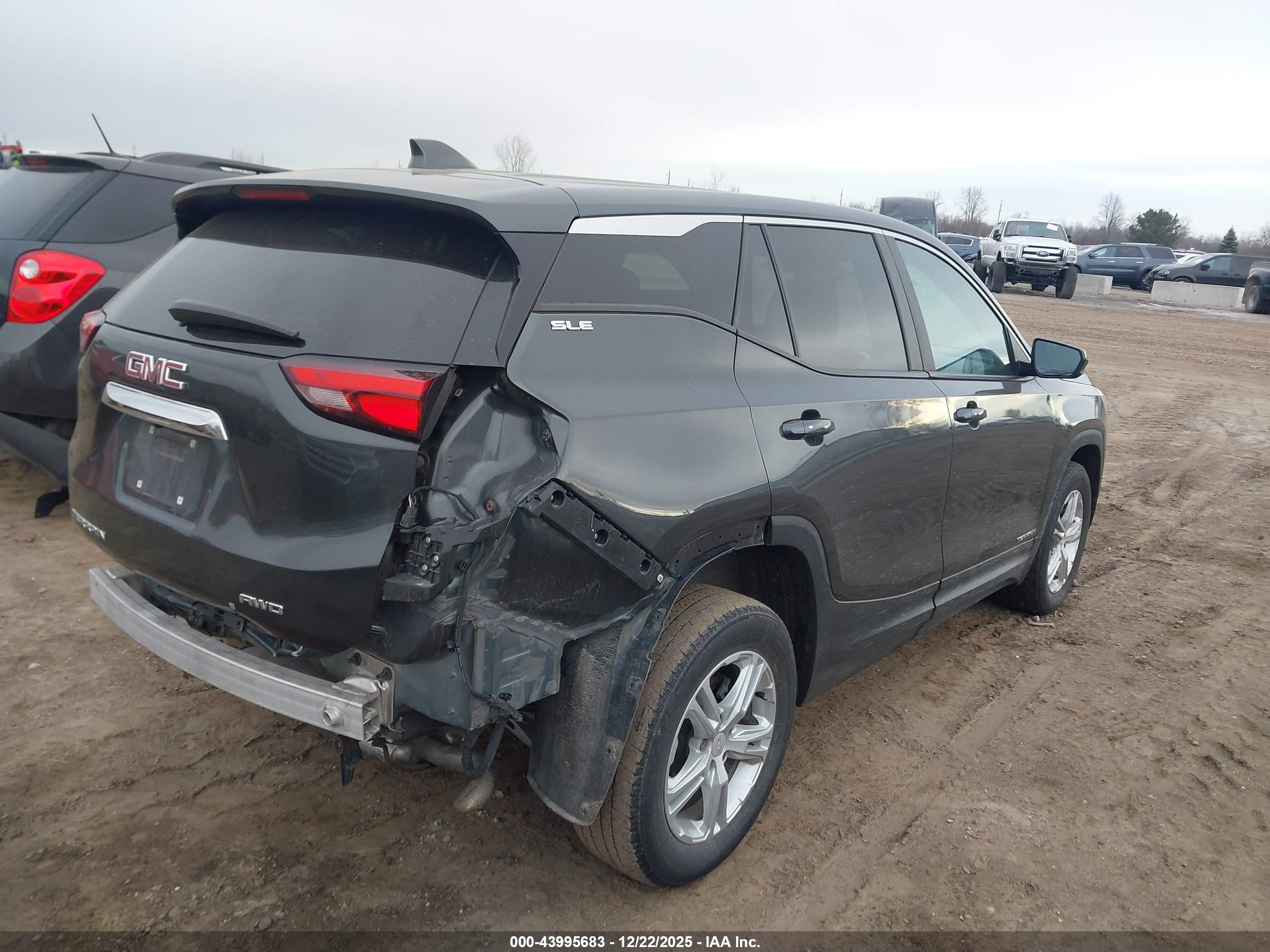 GMC TERRAIN image 4