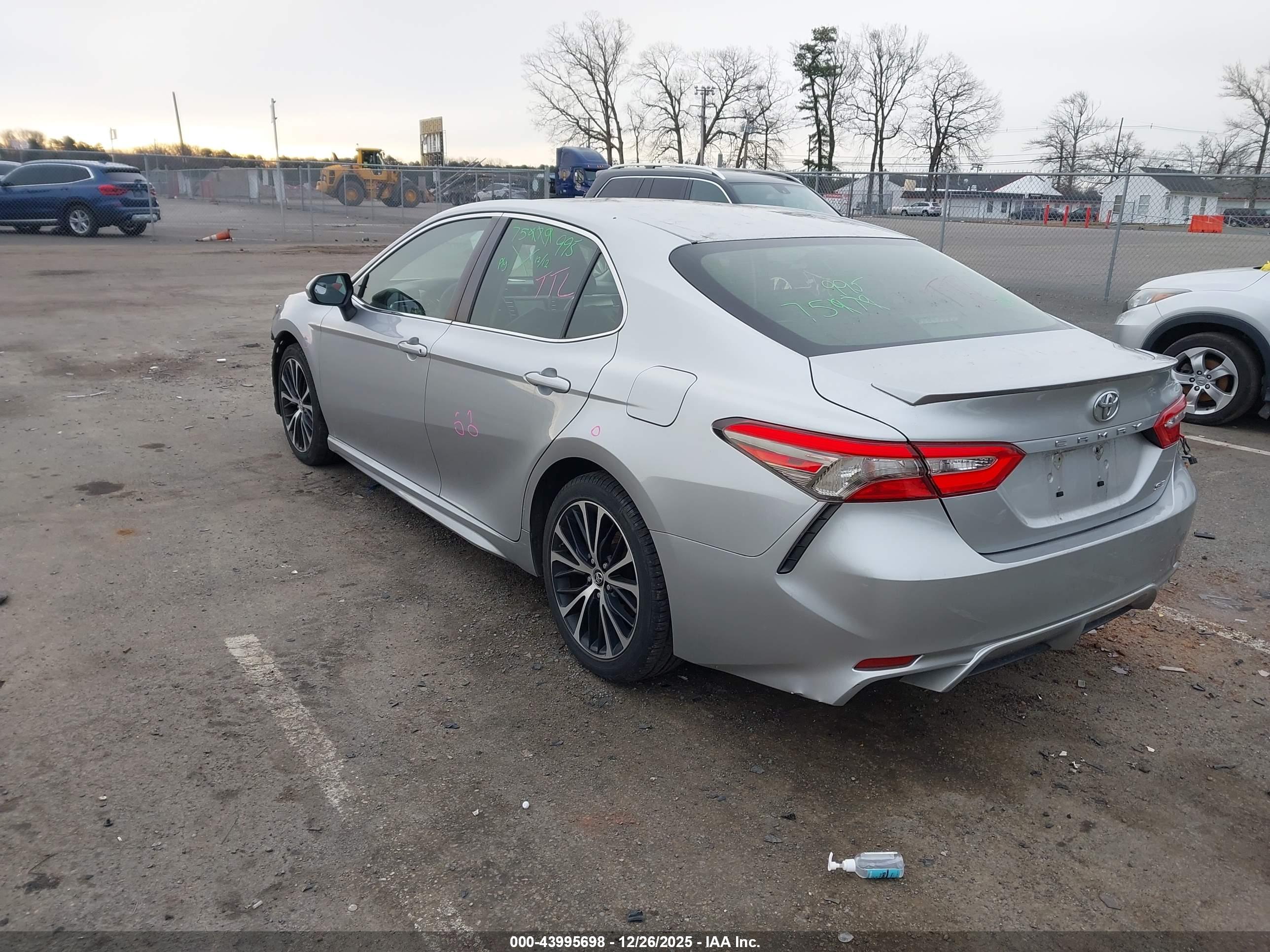 TOYOTA CAMRY image 3