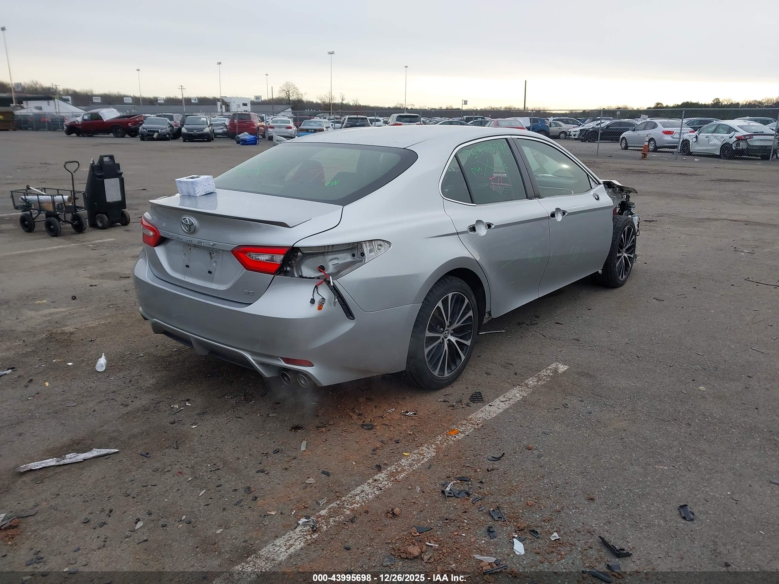 TOYOTA CAMRY image 4