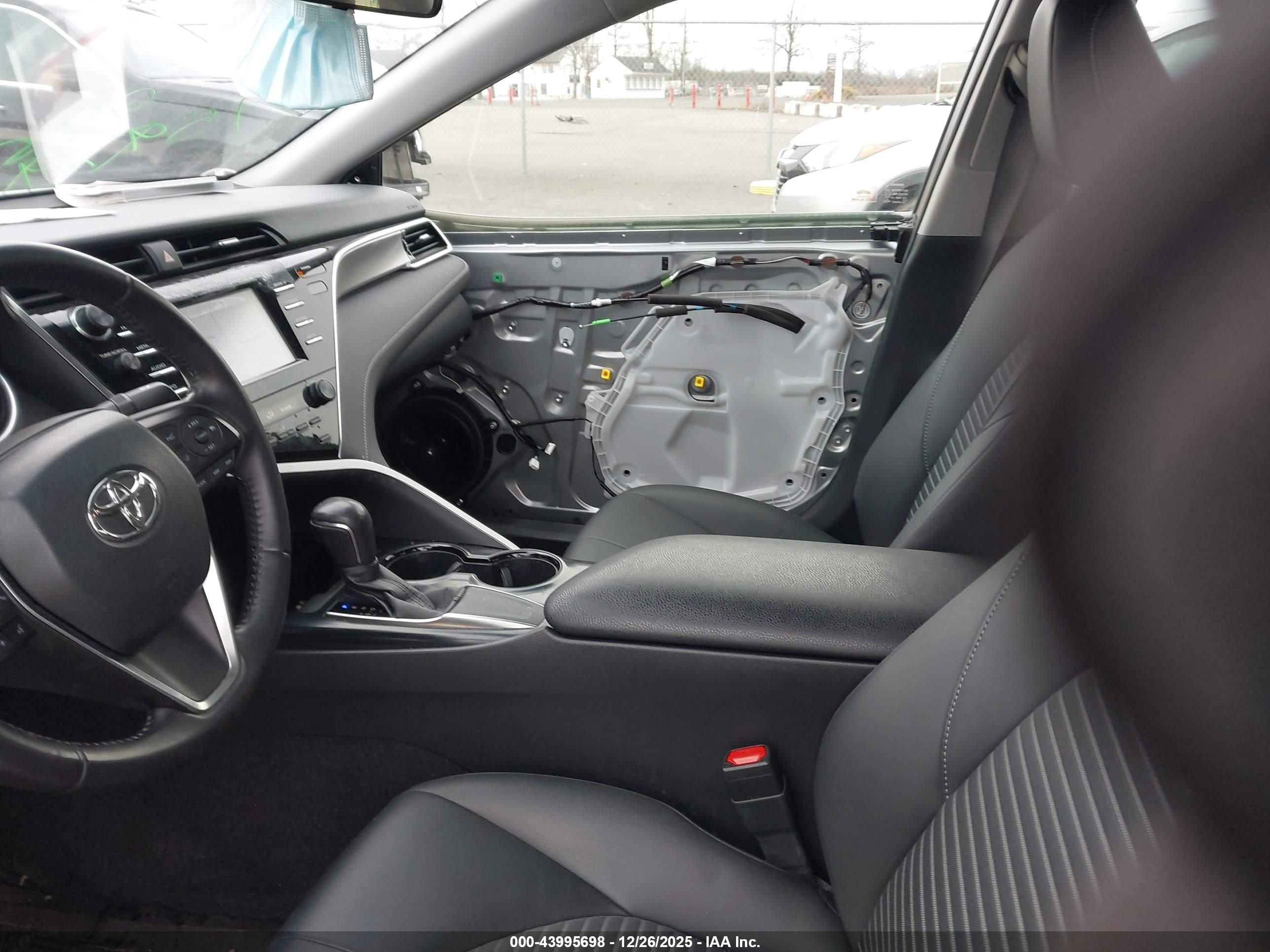TOYOTA CAMRY image 5