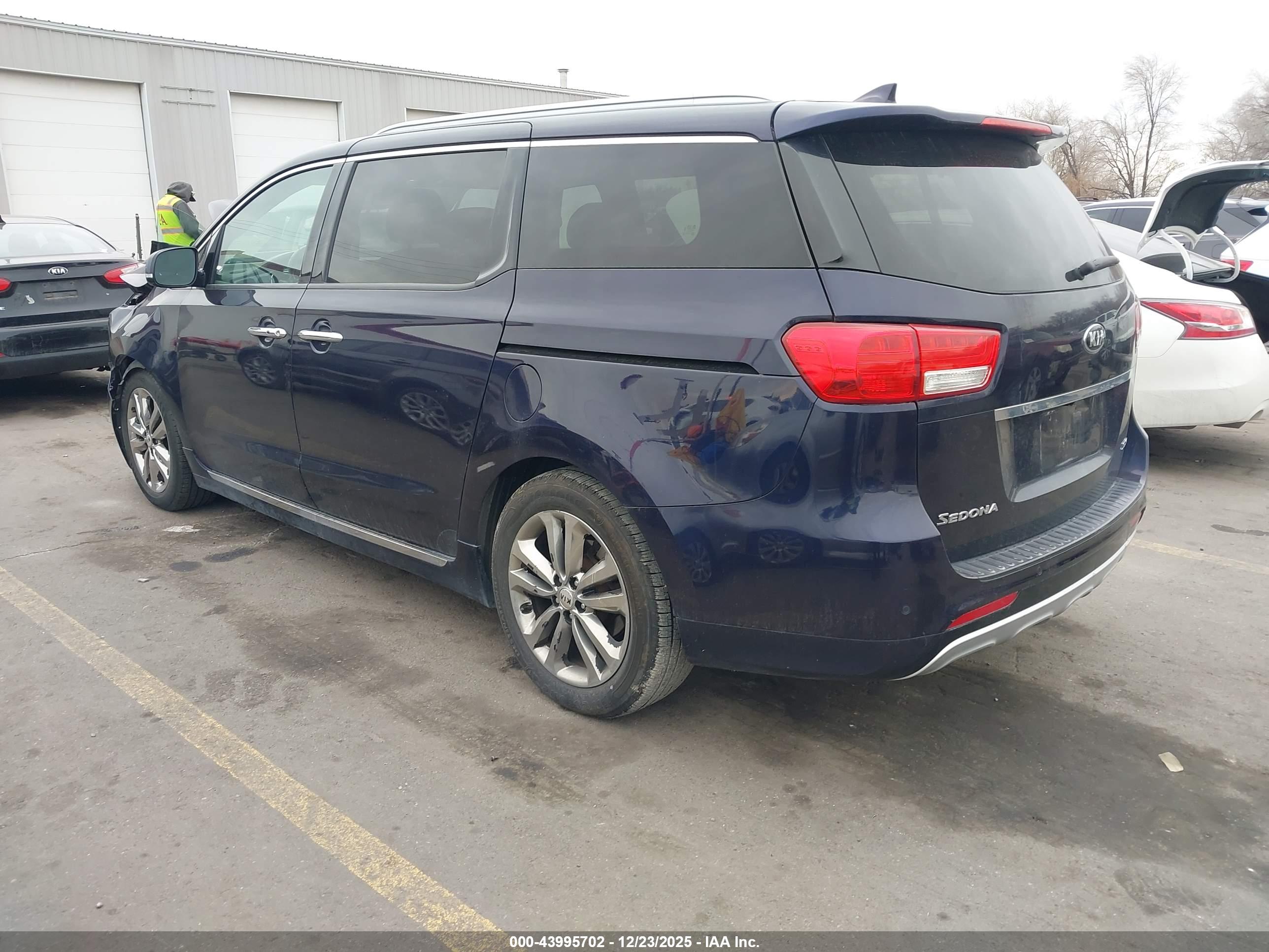 KIA SEDONA image 3