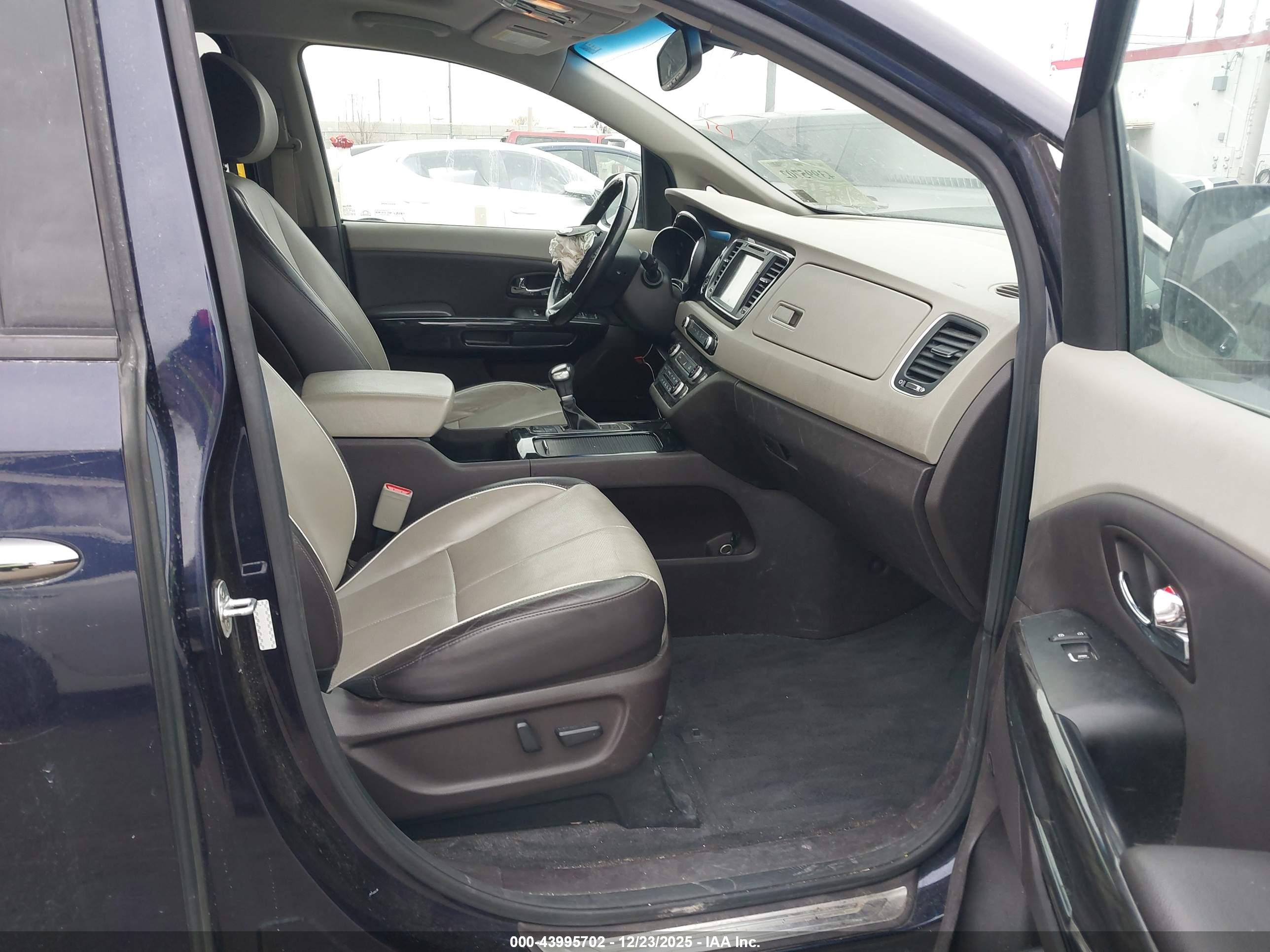KIA SEDONA image 5