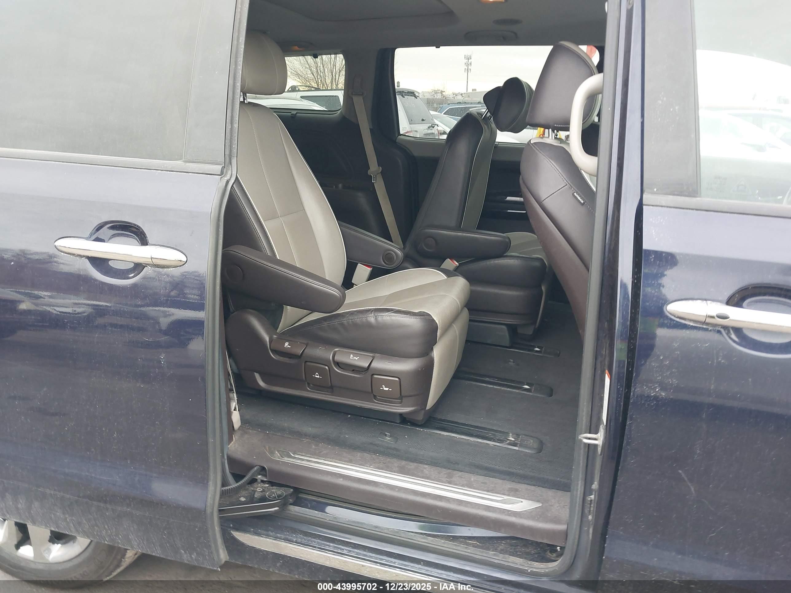 KIA SEDONA image 8
