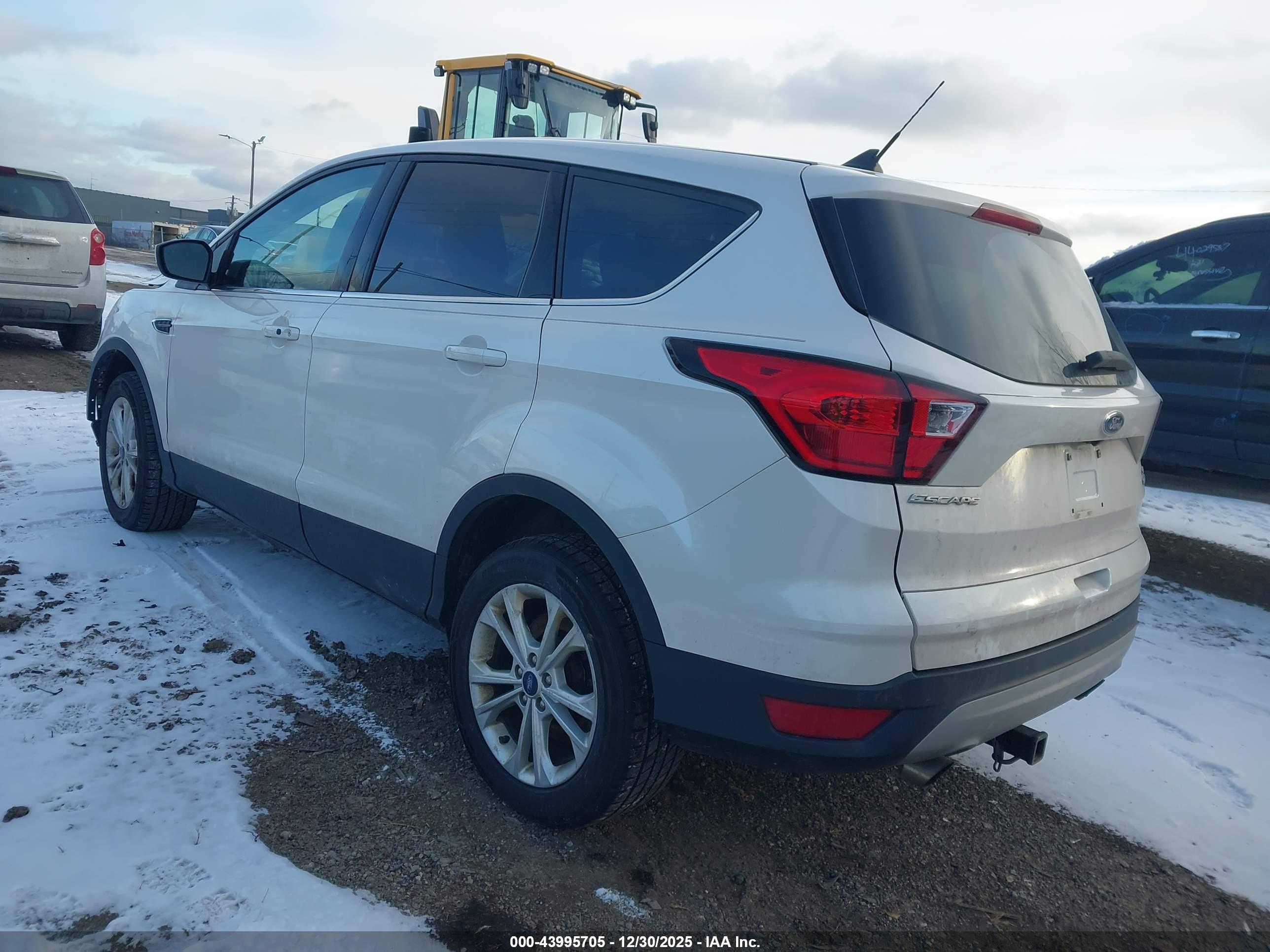 FORD ESCAPE image 3
