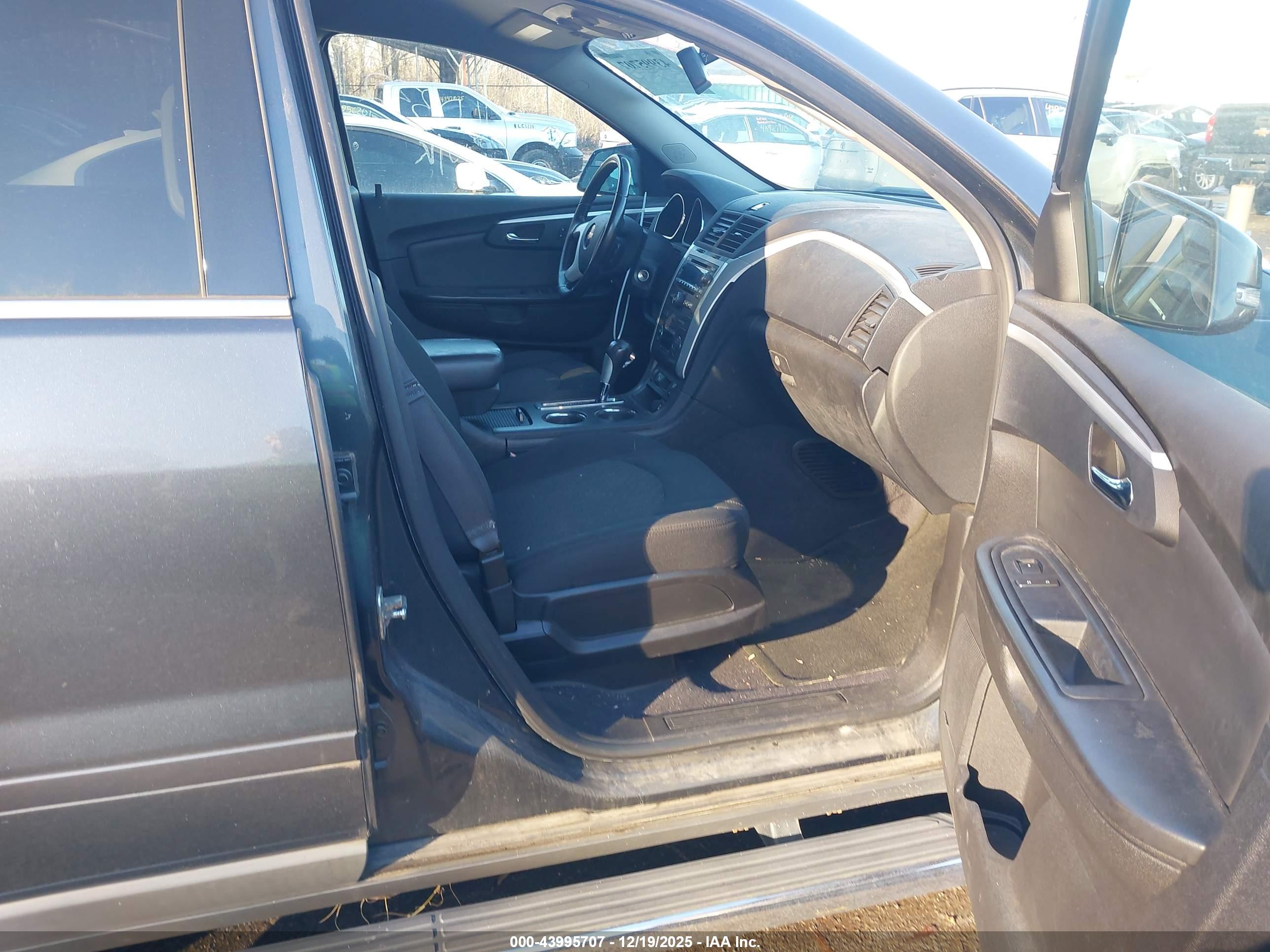 CHEVROLET TRAVERSE image 5