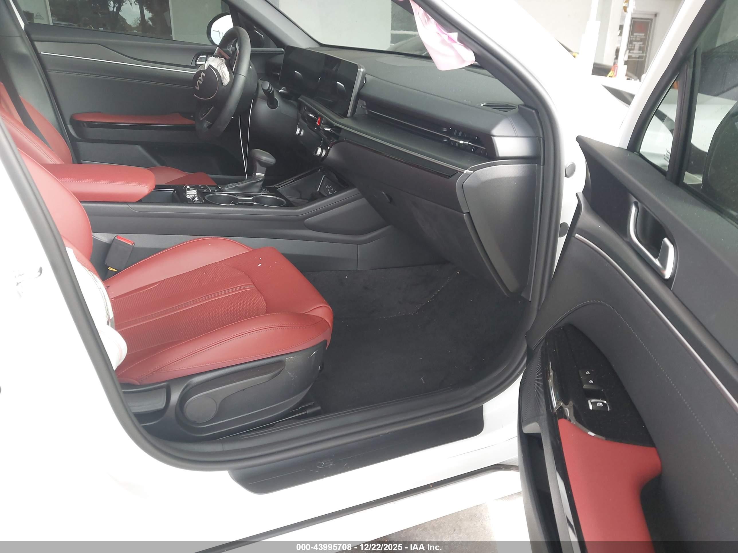 KIA K5 image 5