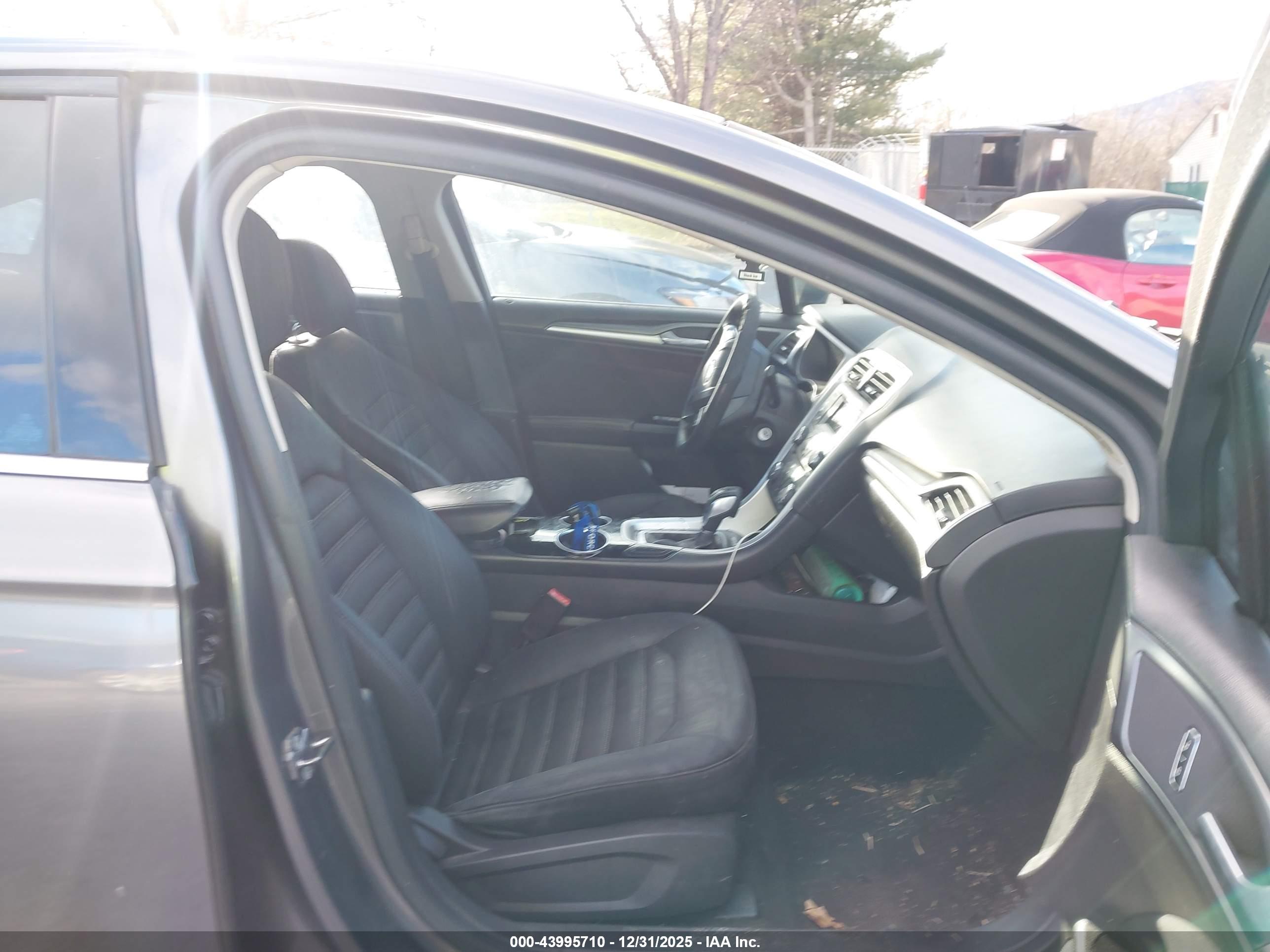 FORD FUSION image 5