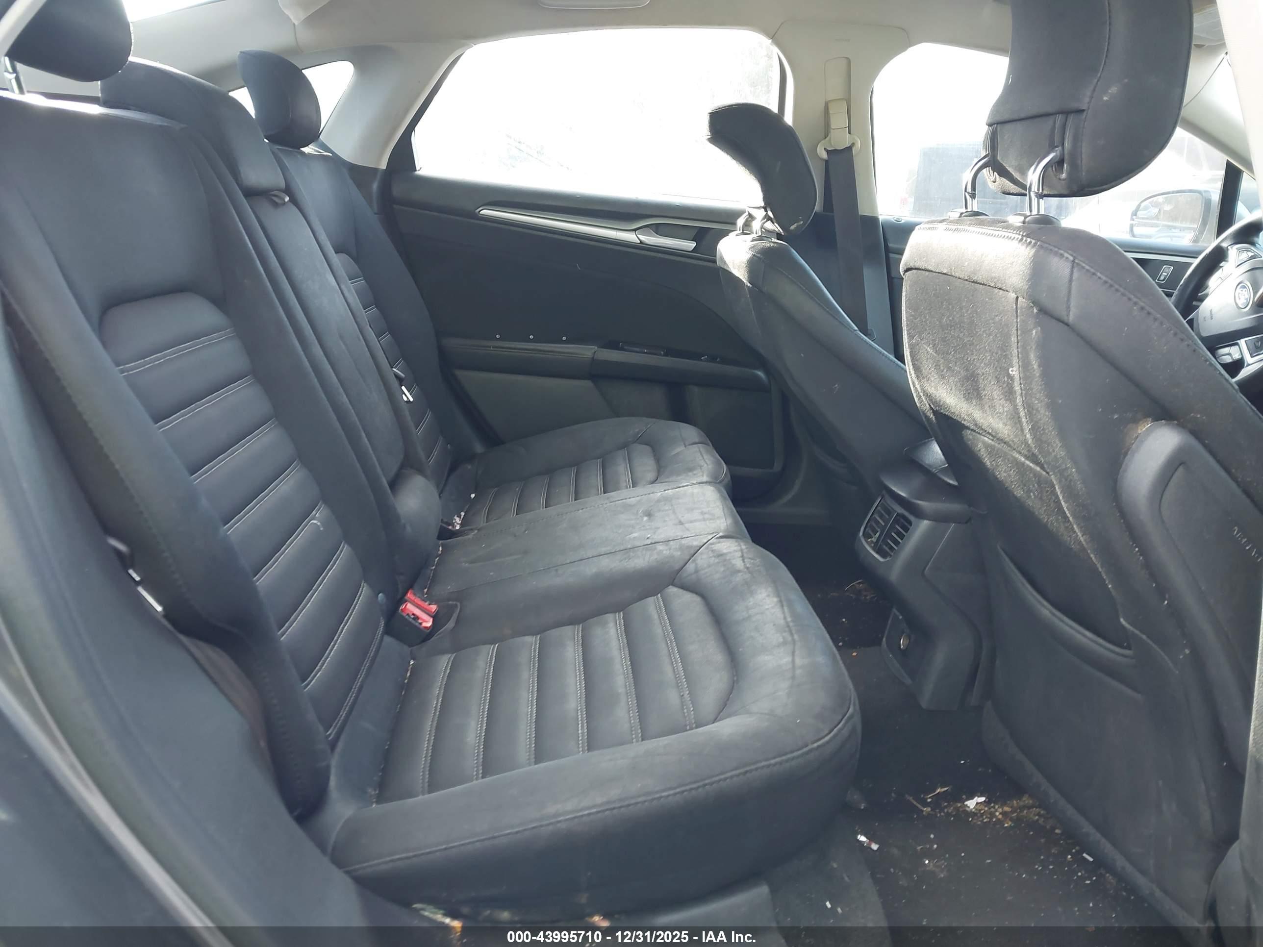 FORD FUSION image 8