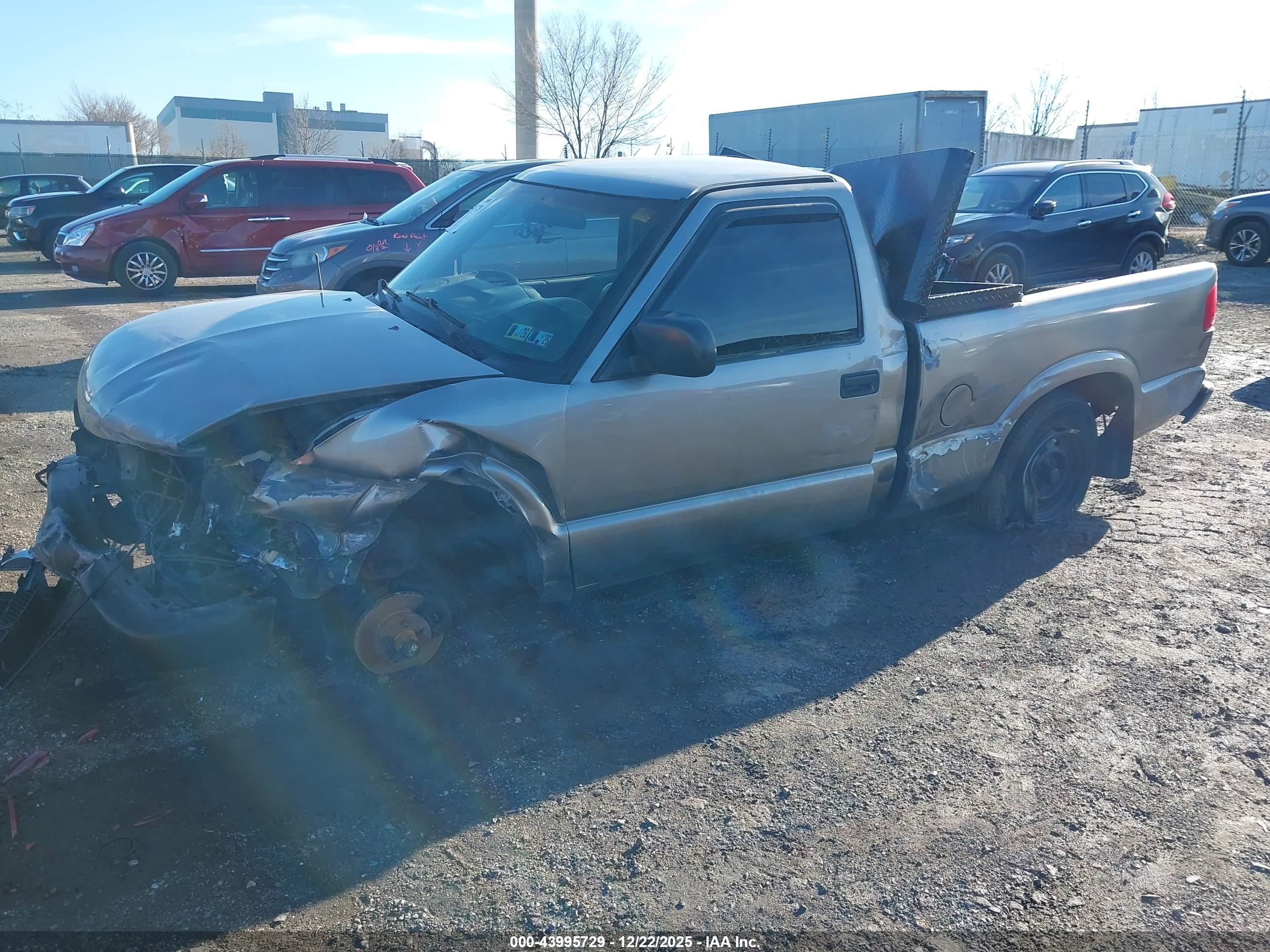 CHEVROLET S-10 image 2