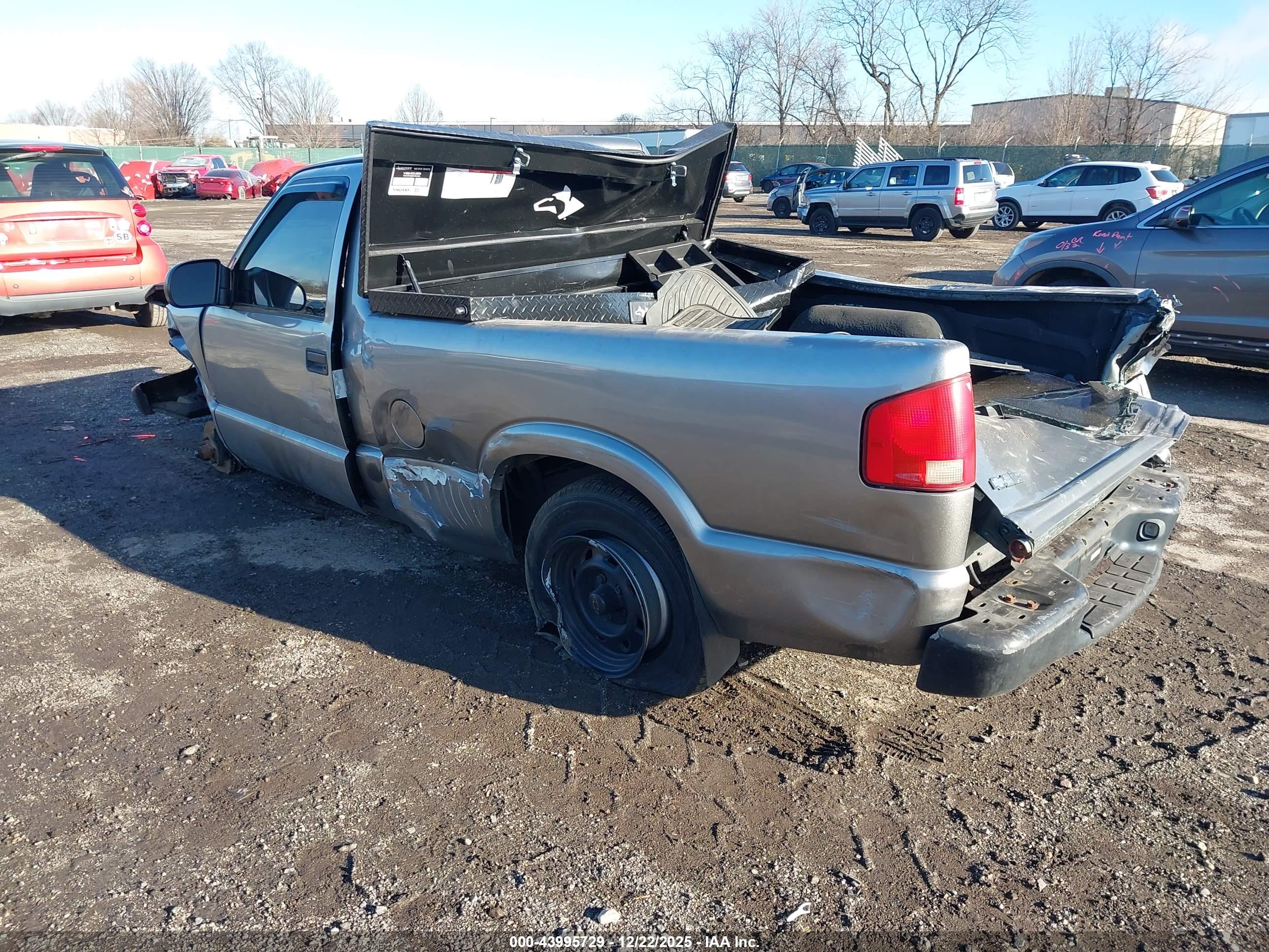 CHEVROLET S-10 image 3