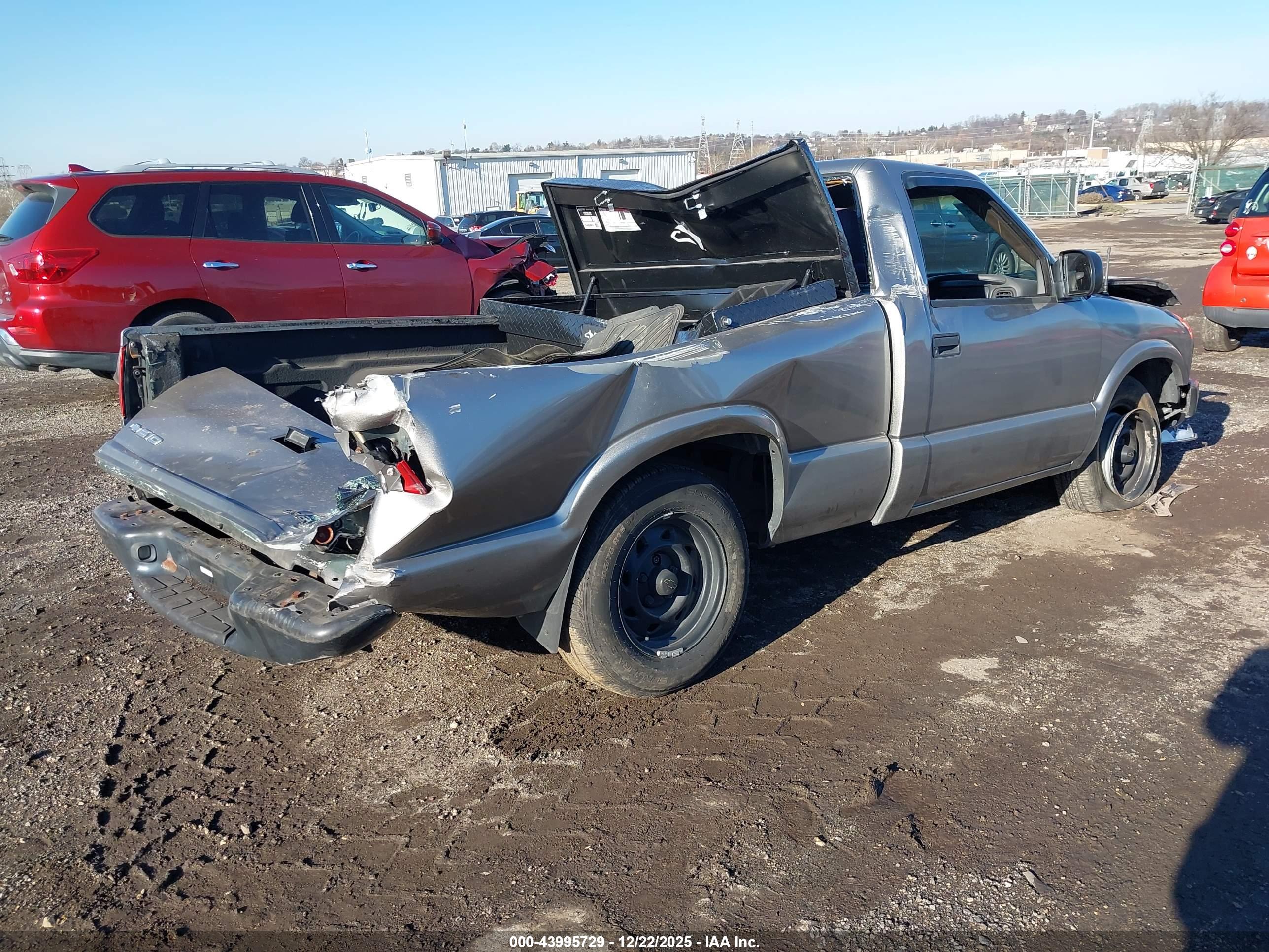 CHEVROLET S-10 image 4