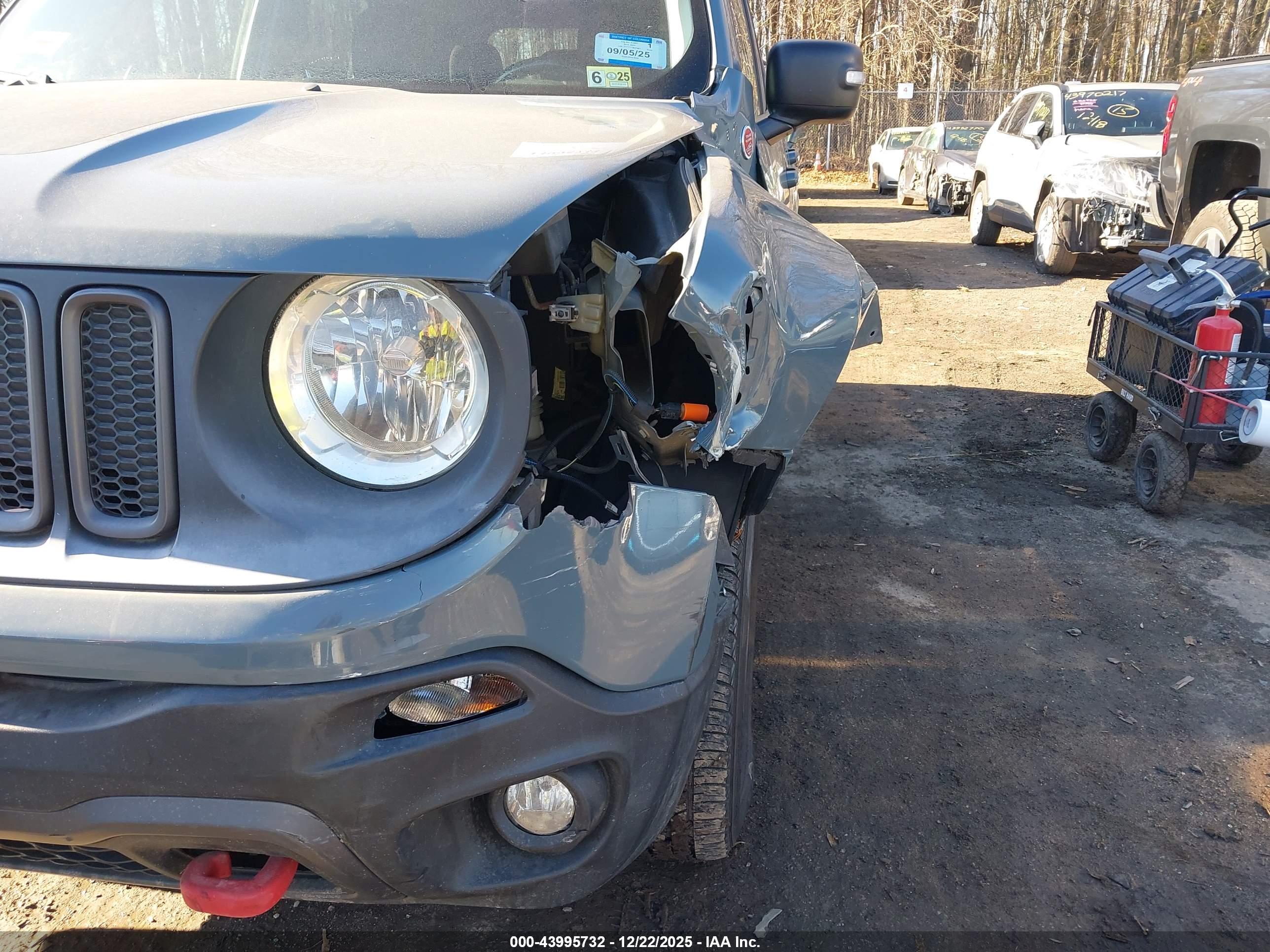 JEEP RENEGADE image 6