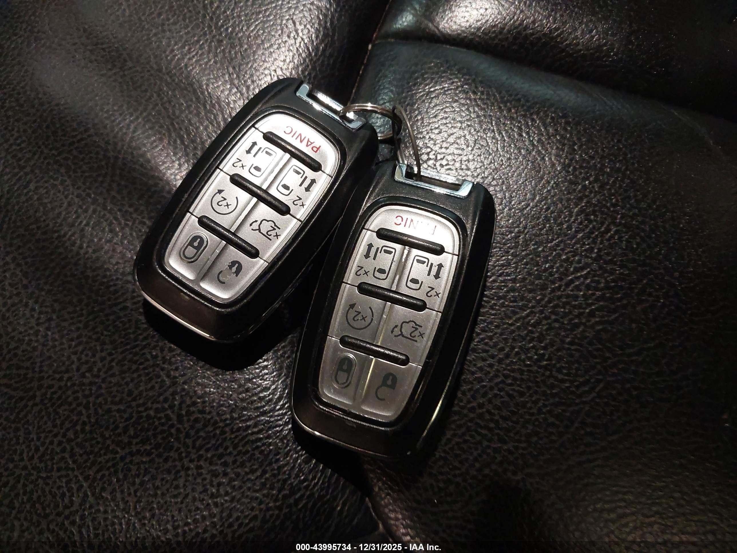 CHRYSLER PACIFICA image 11