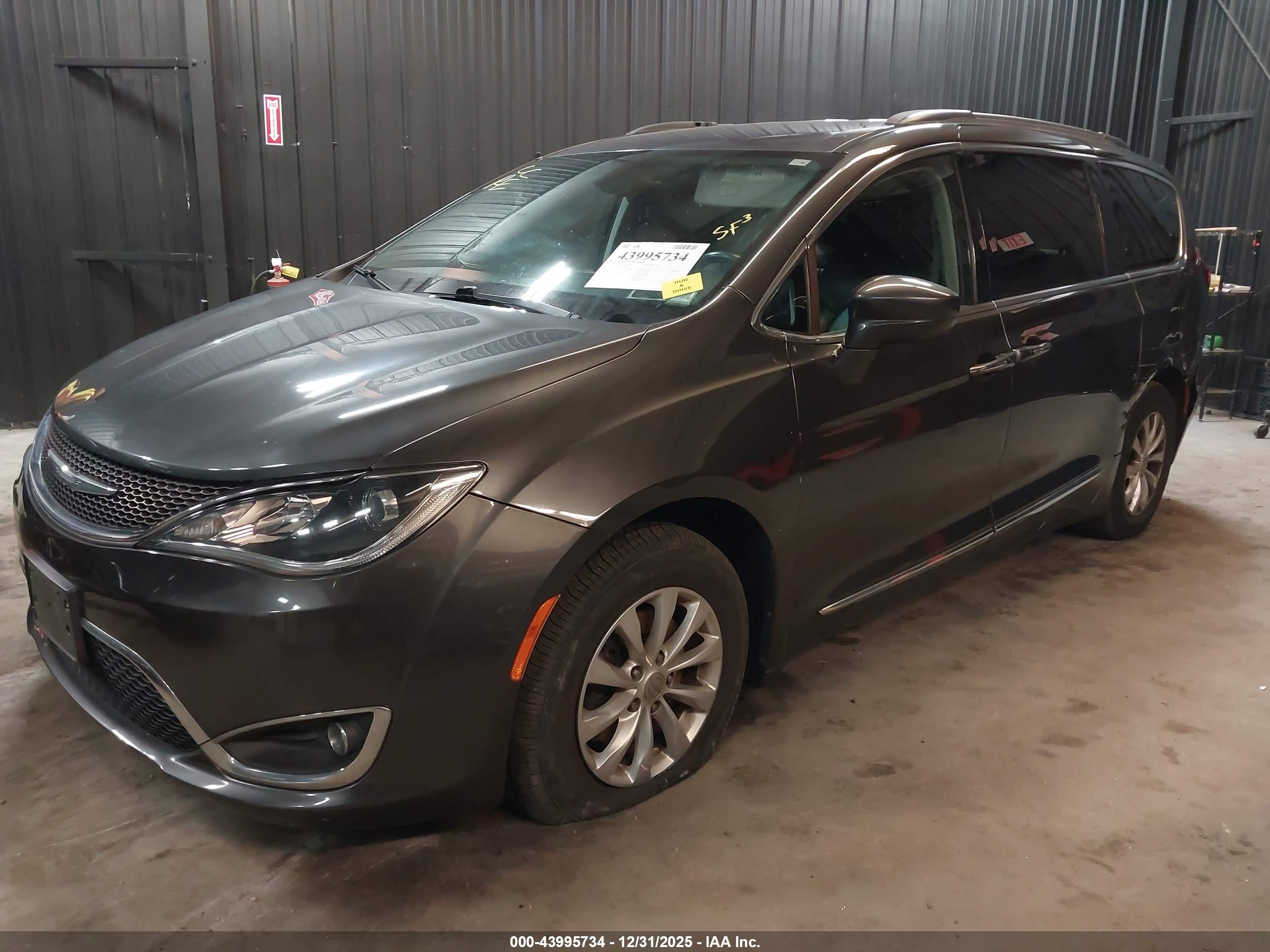 CHRYSLER PACIFICA image 2
