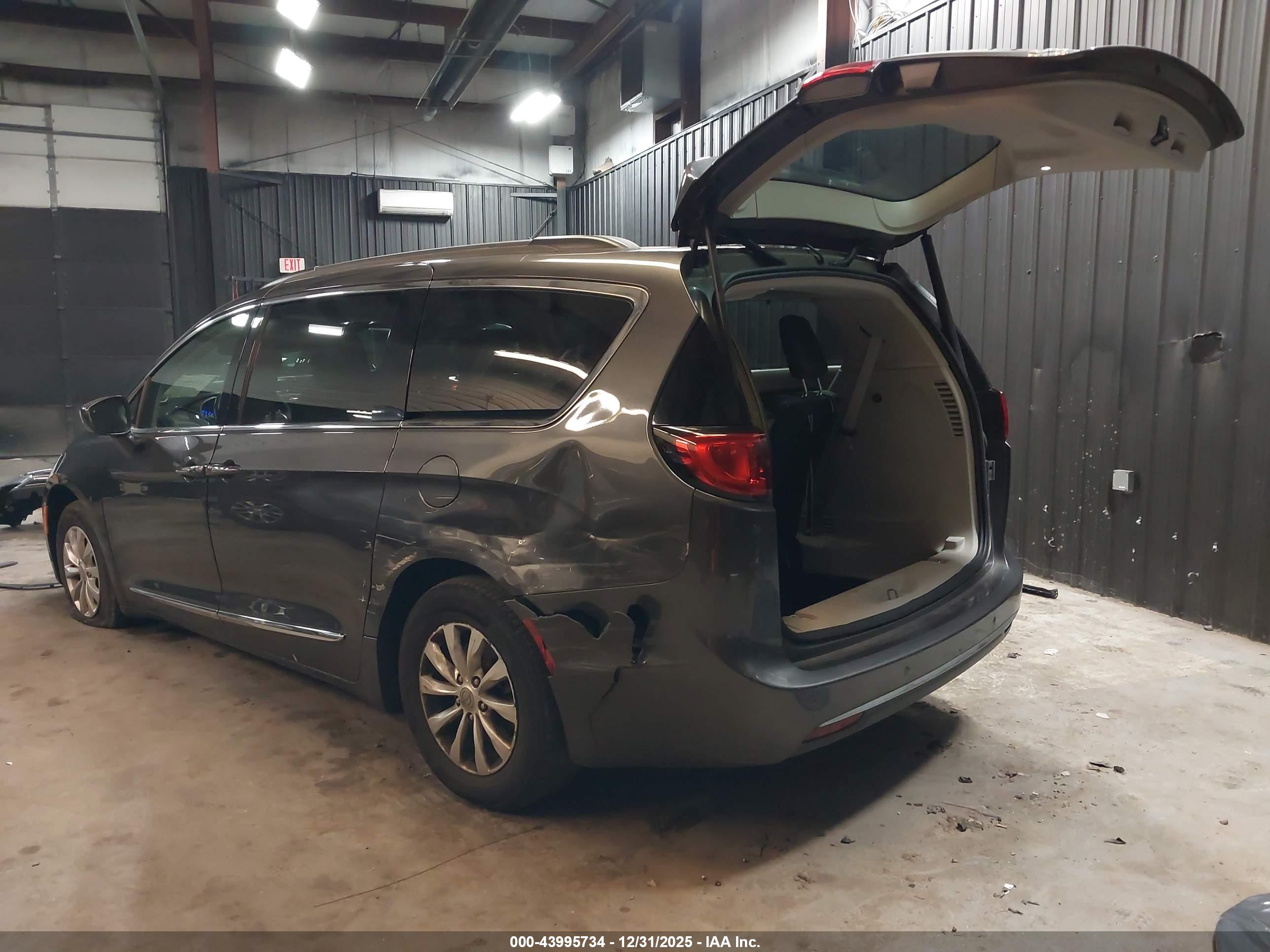 CHRYSLER PACIFICA image 3