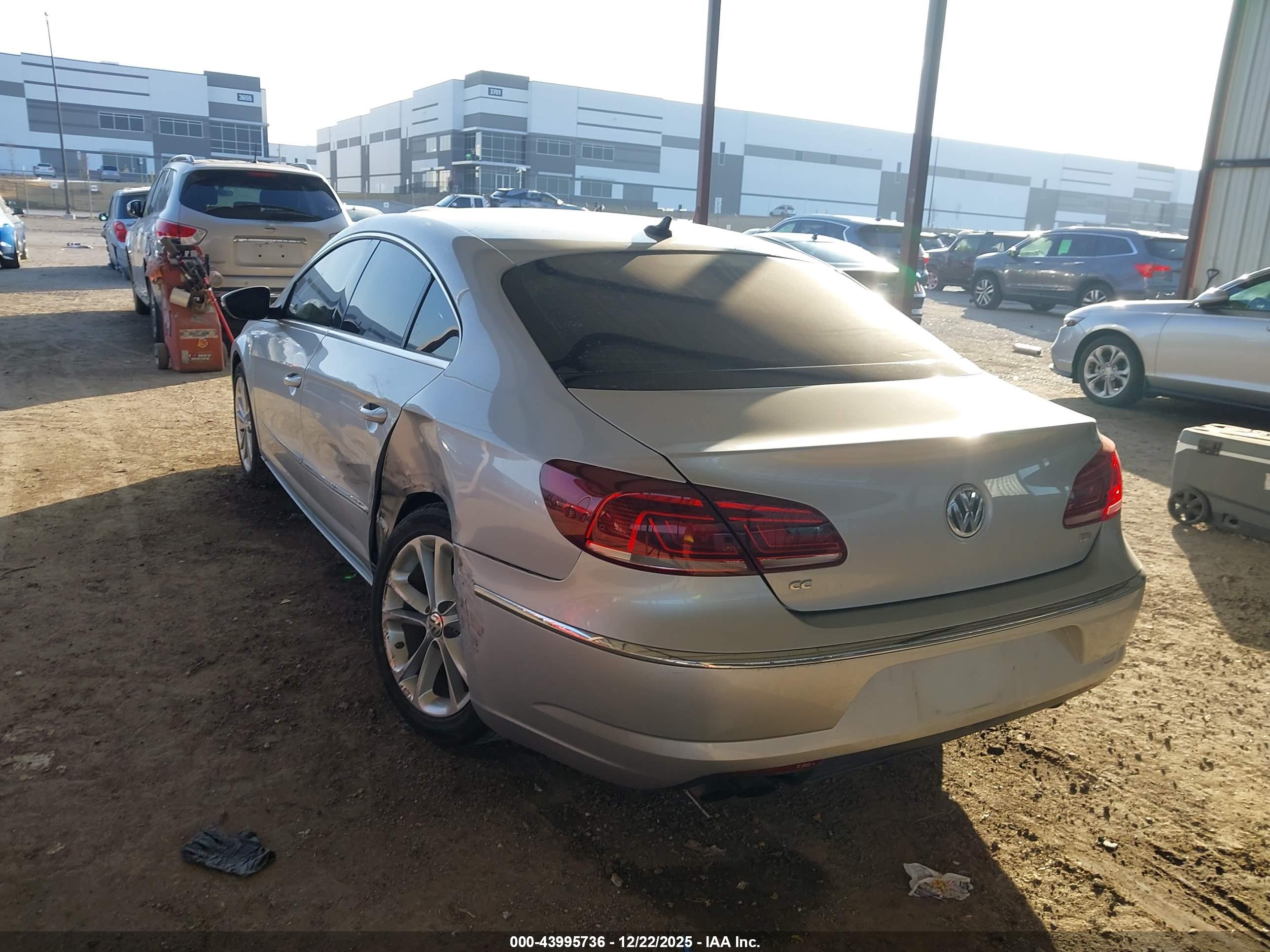 VOLKSWAGEN CC image 3
