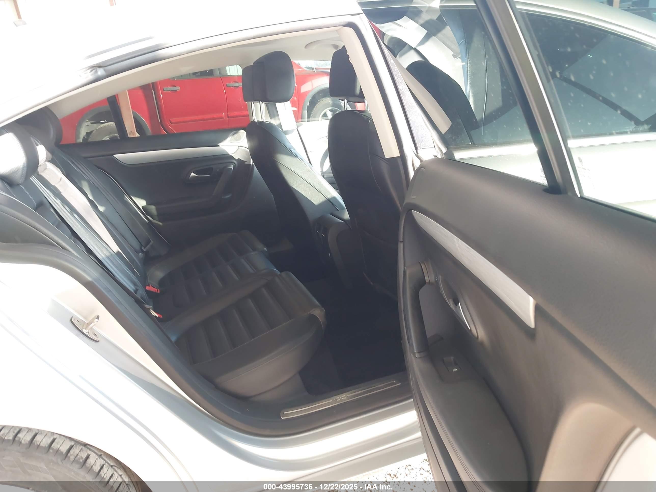 VOLKSWAGEN CC image 8