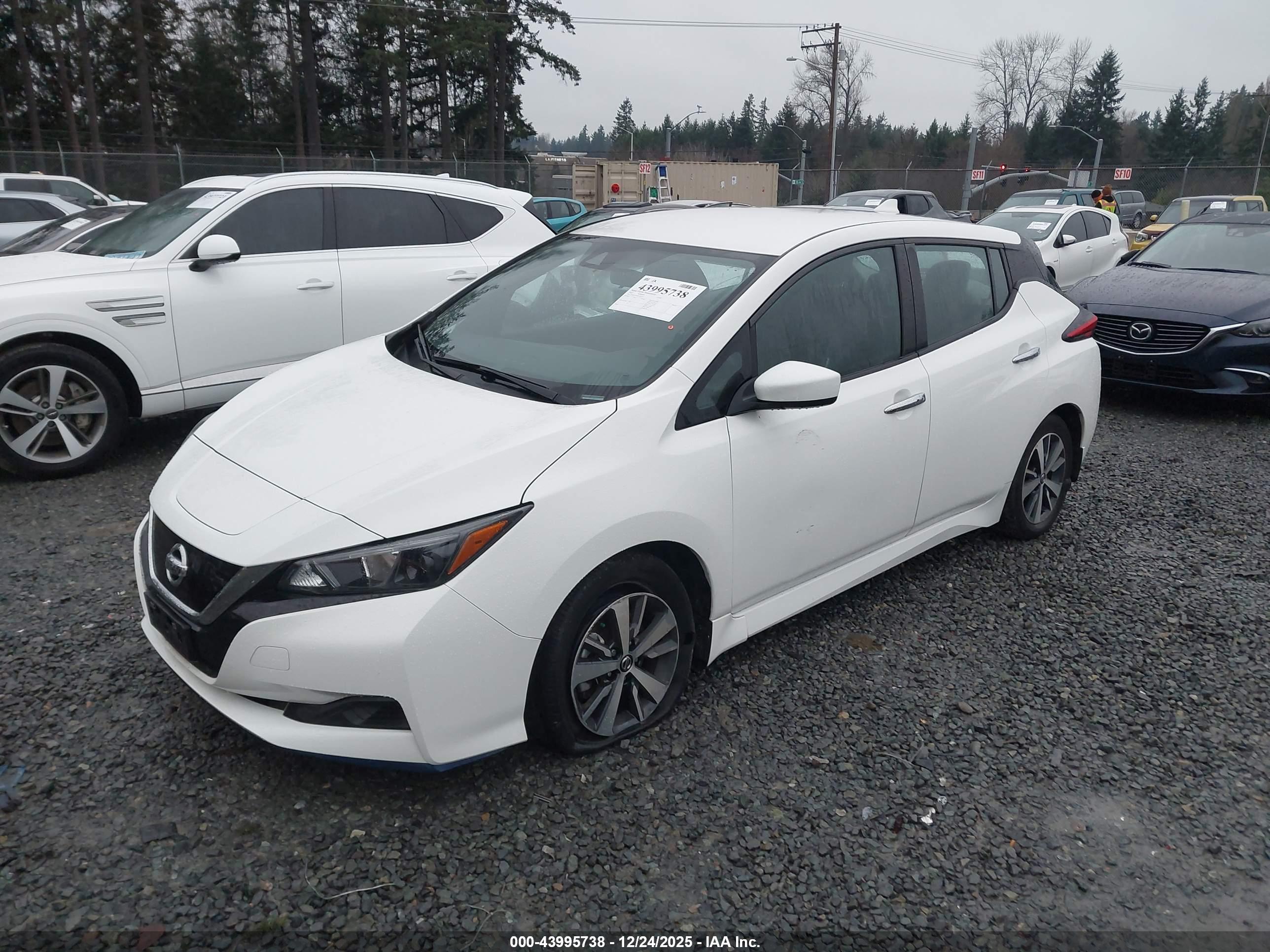 NISSAN LEAF image 2