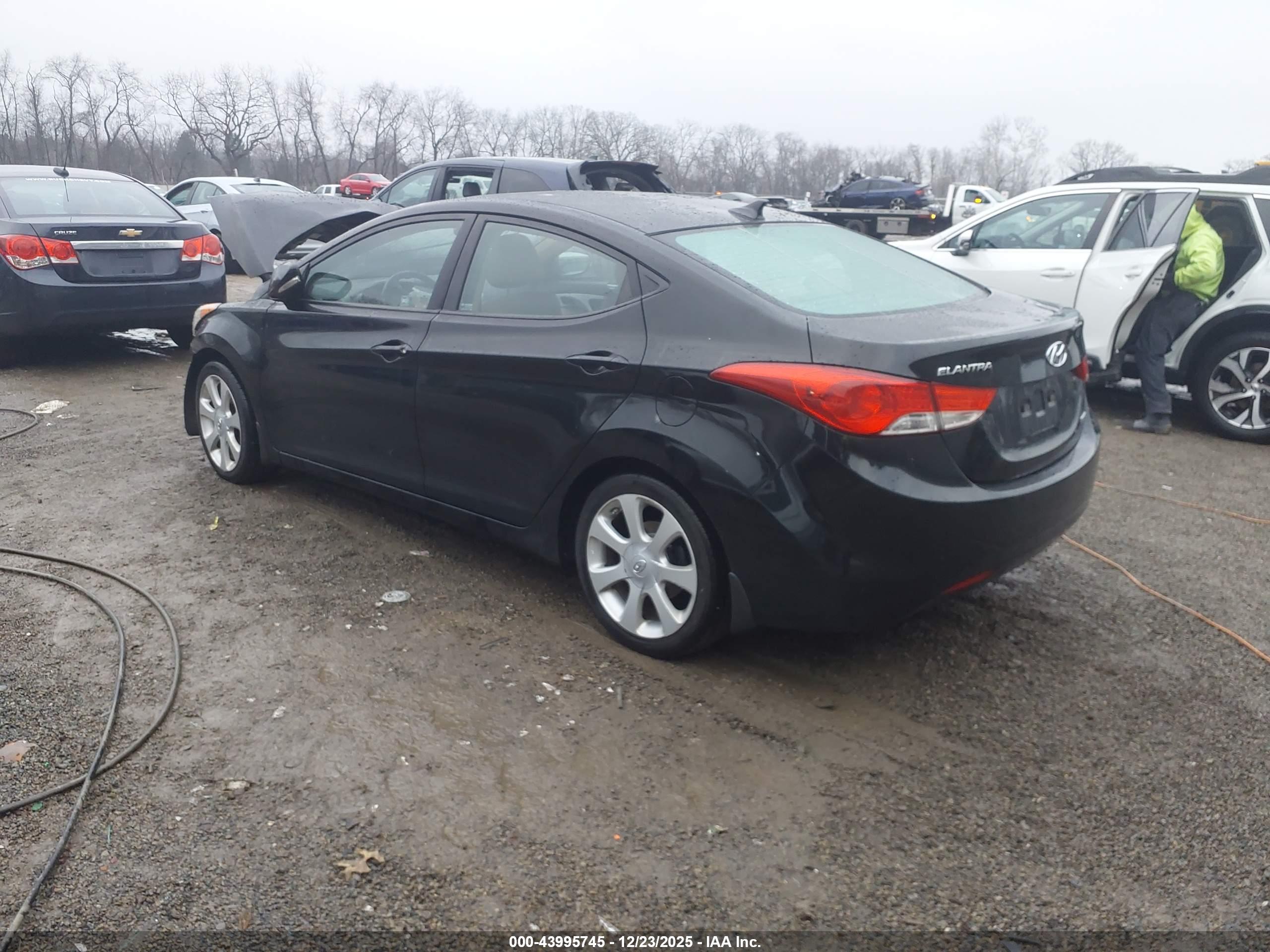 HYUNDAI ELANTRA image 3