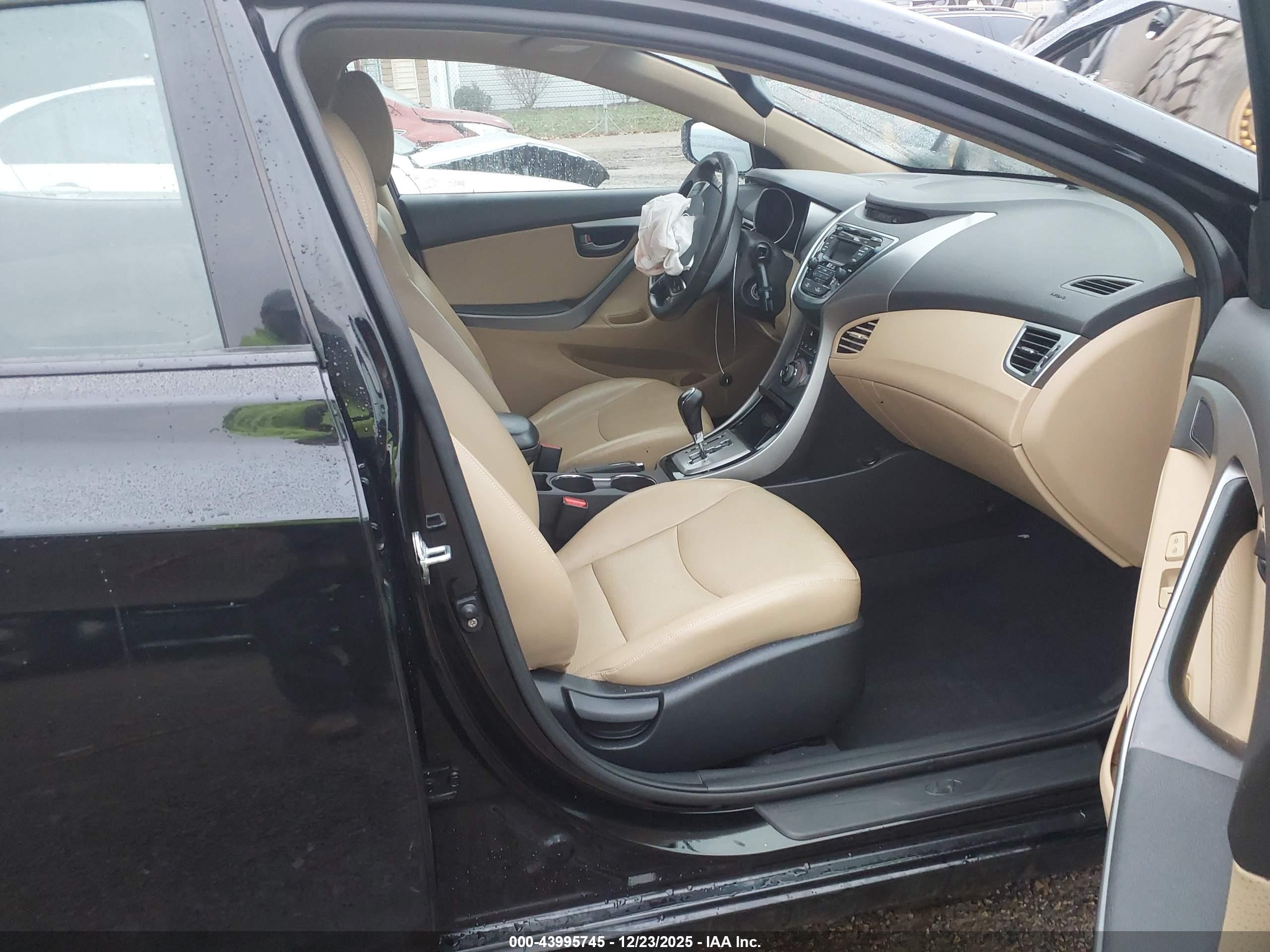 HYUNDAI ELANTRA image 5