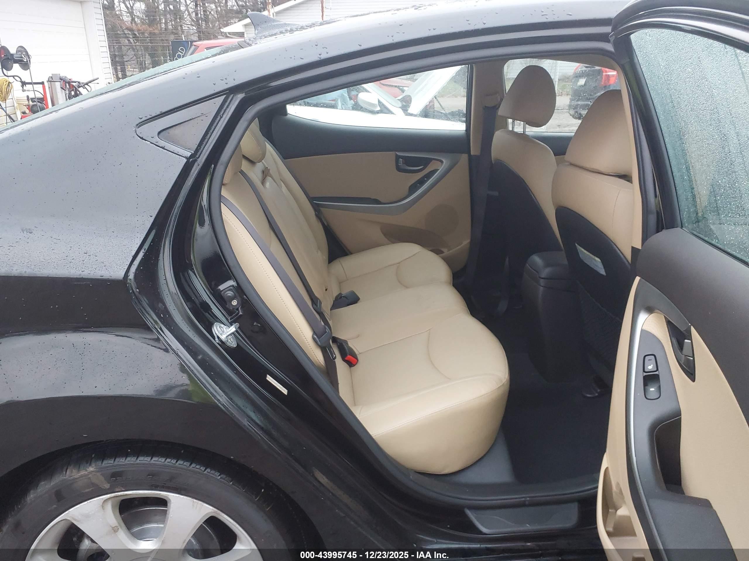 HYUNDAI ELANTRA image 8
