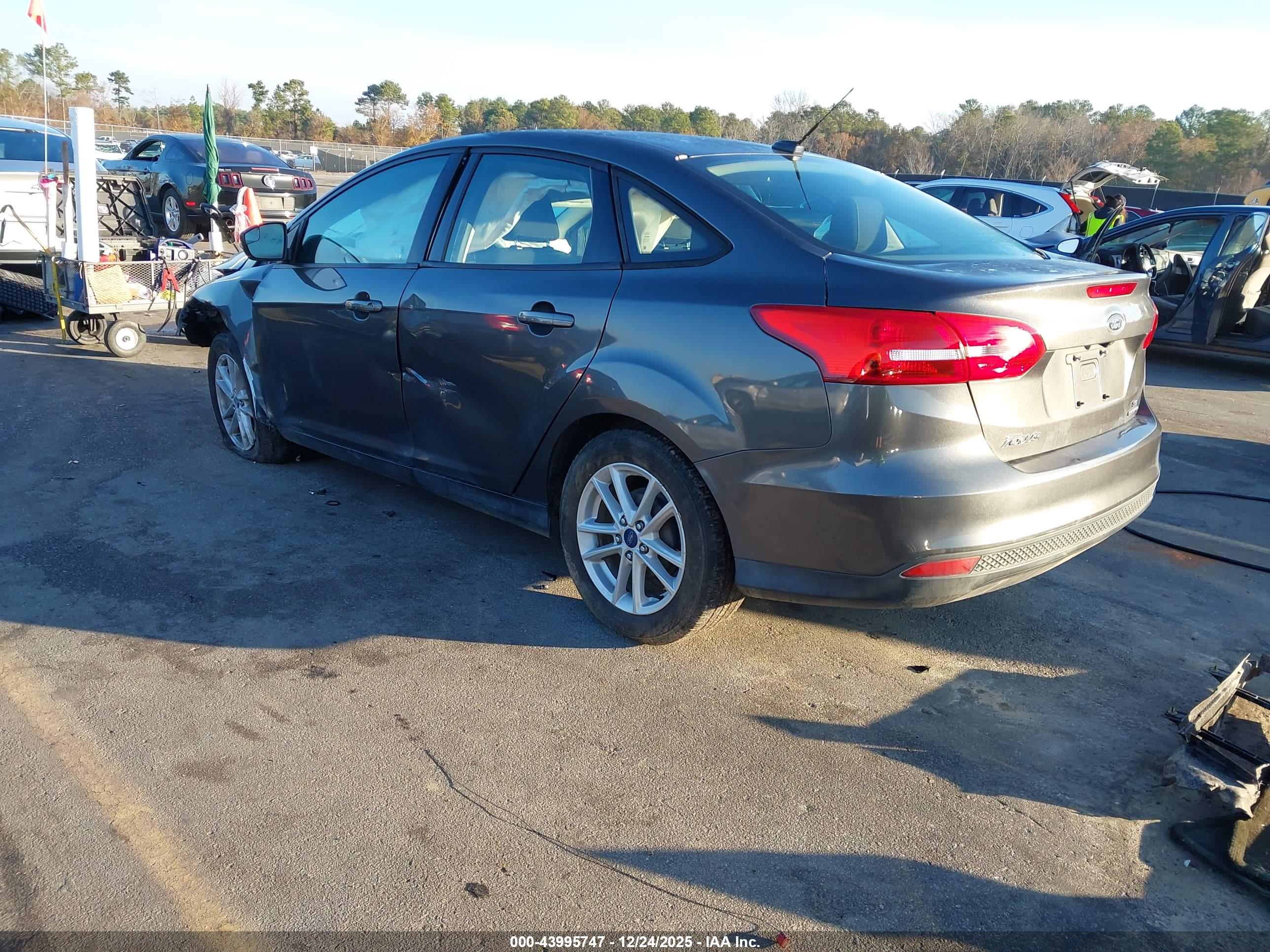 FORD FOCUS image 3