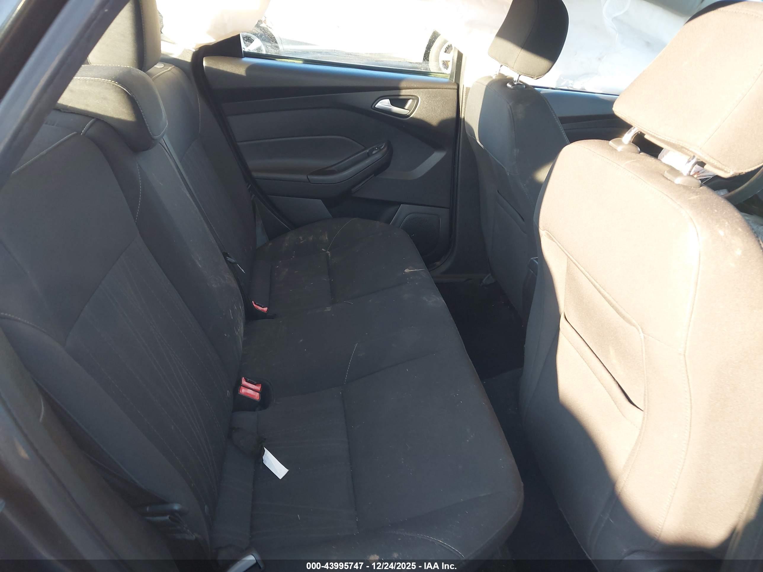 FORD FOCUS image 8