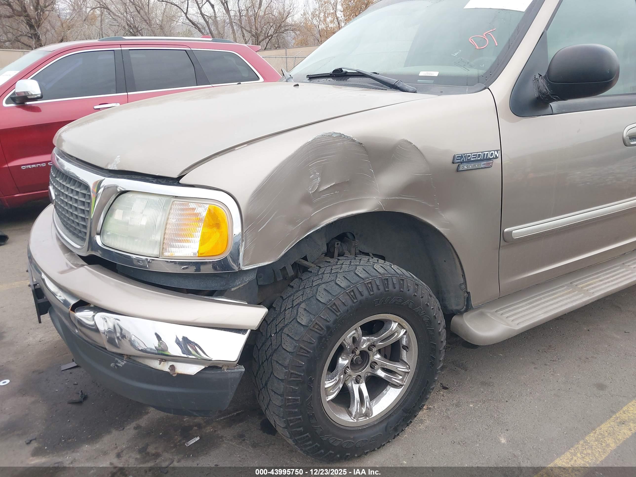 FORD EXPEDITION image 6