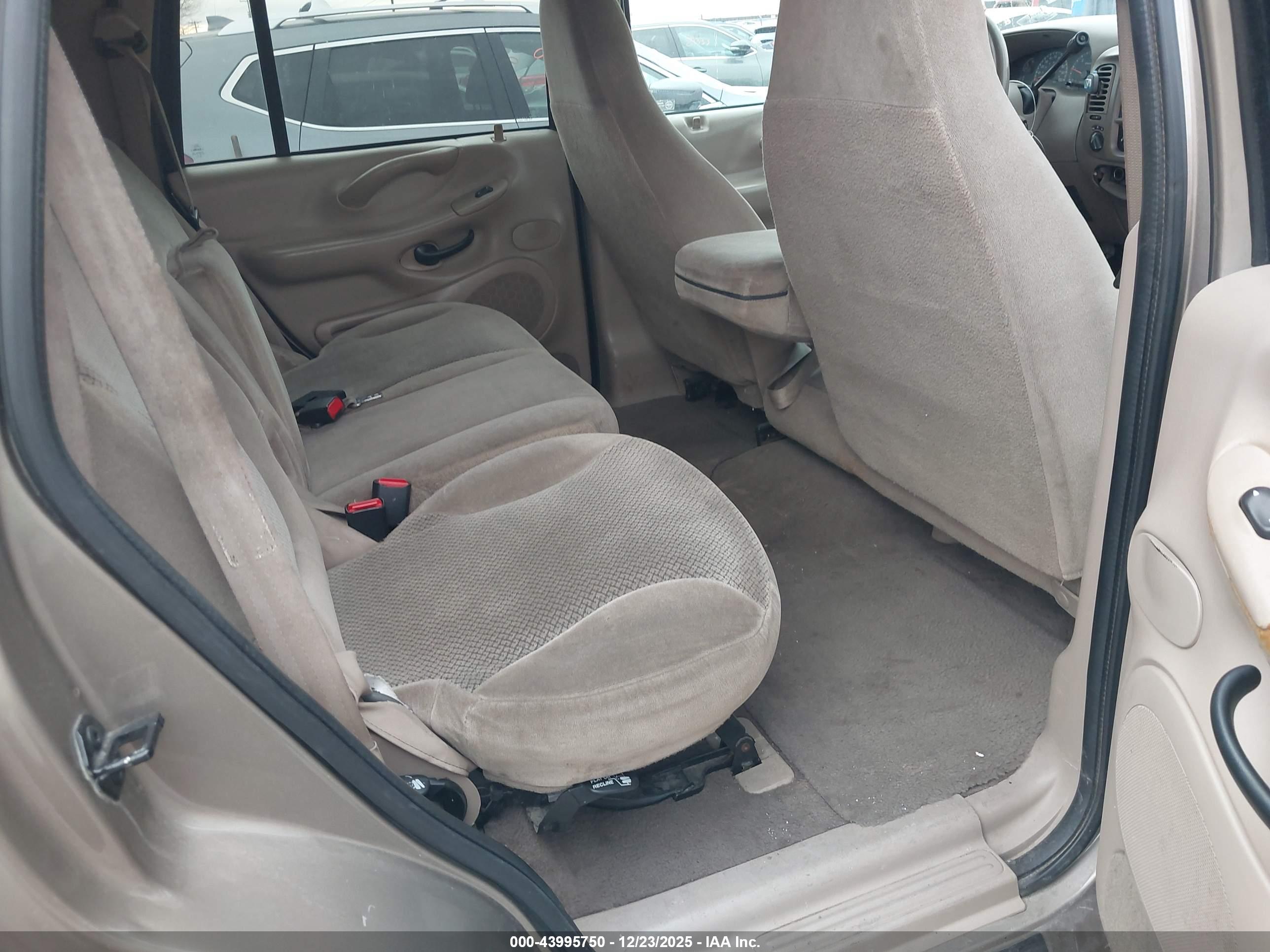 FORD EXPEDITION image 8