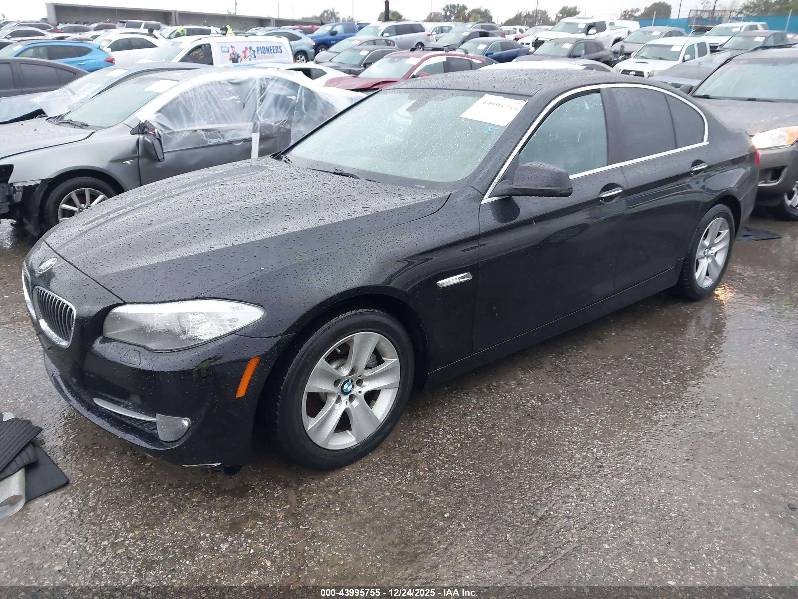 BMW 528I image 2