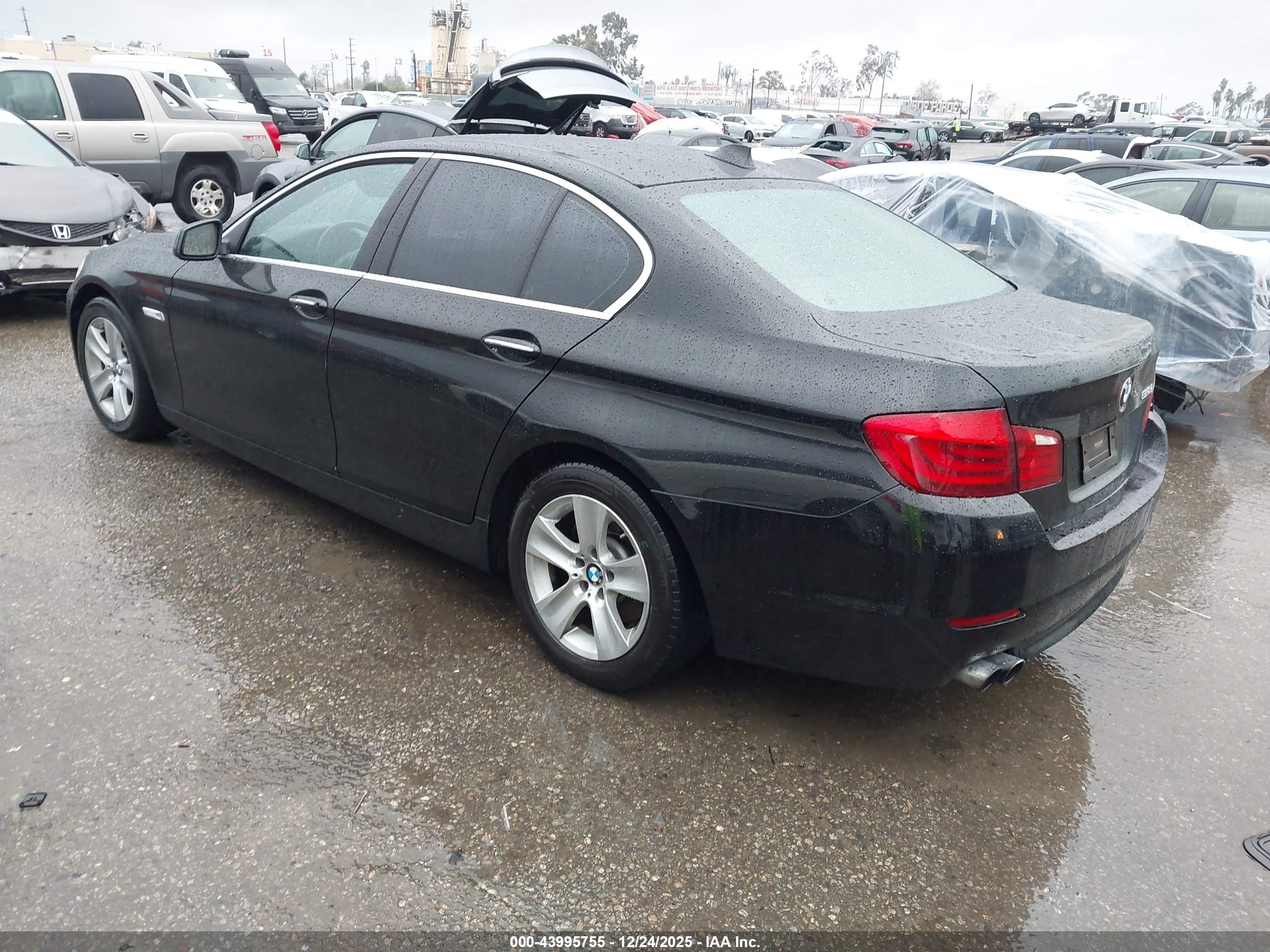 BMW 528I image 3
