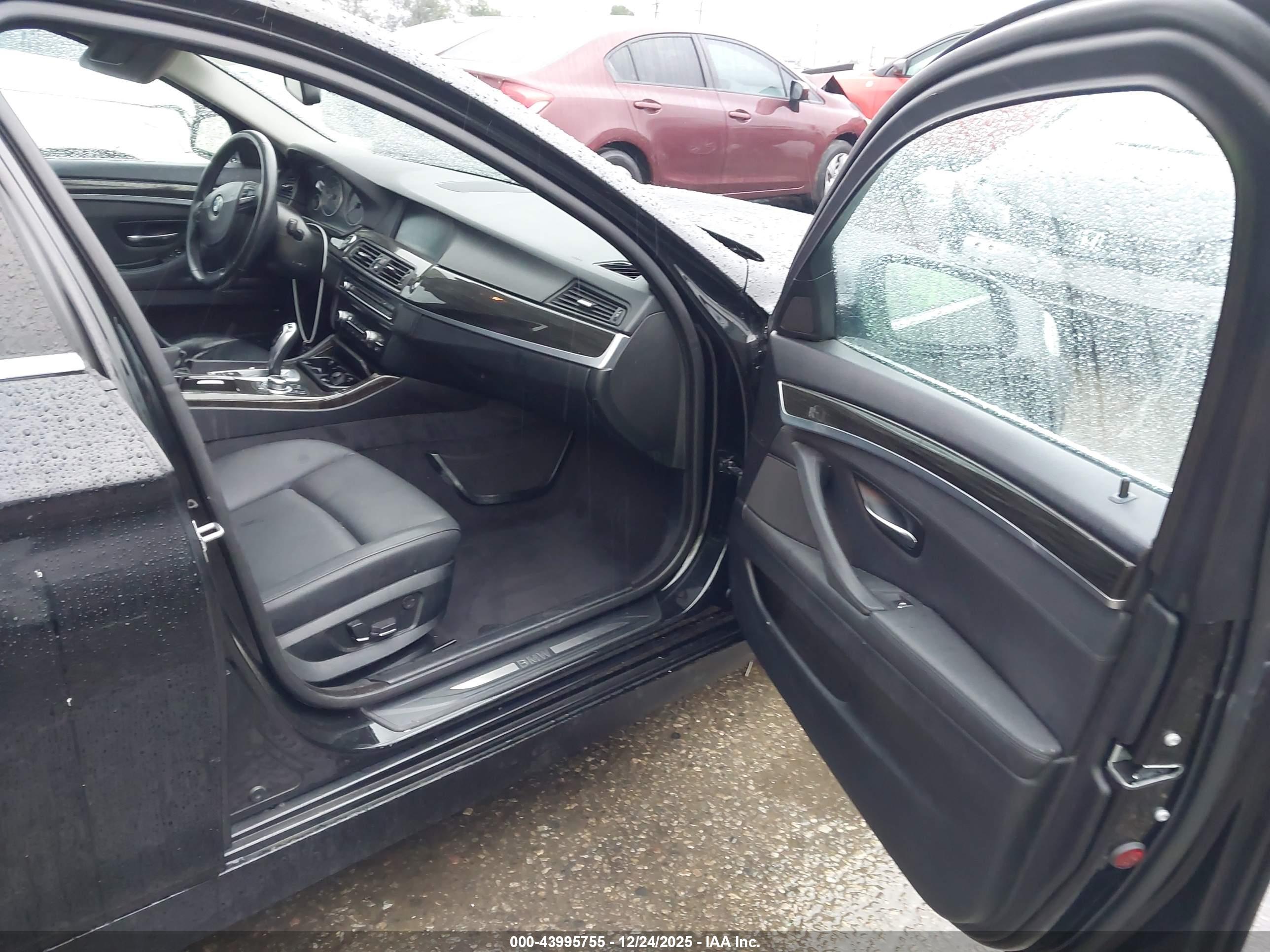 BMW 528I image 5