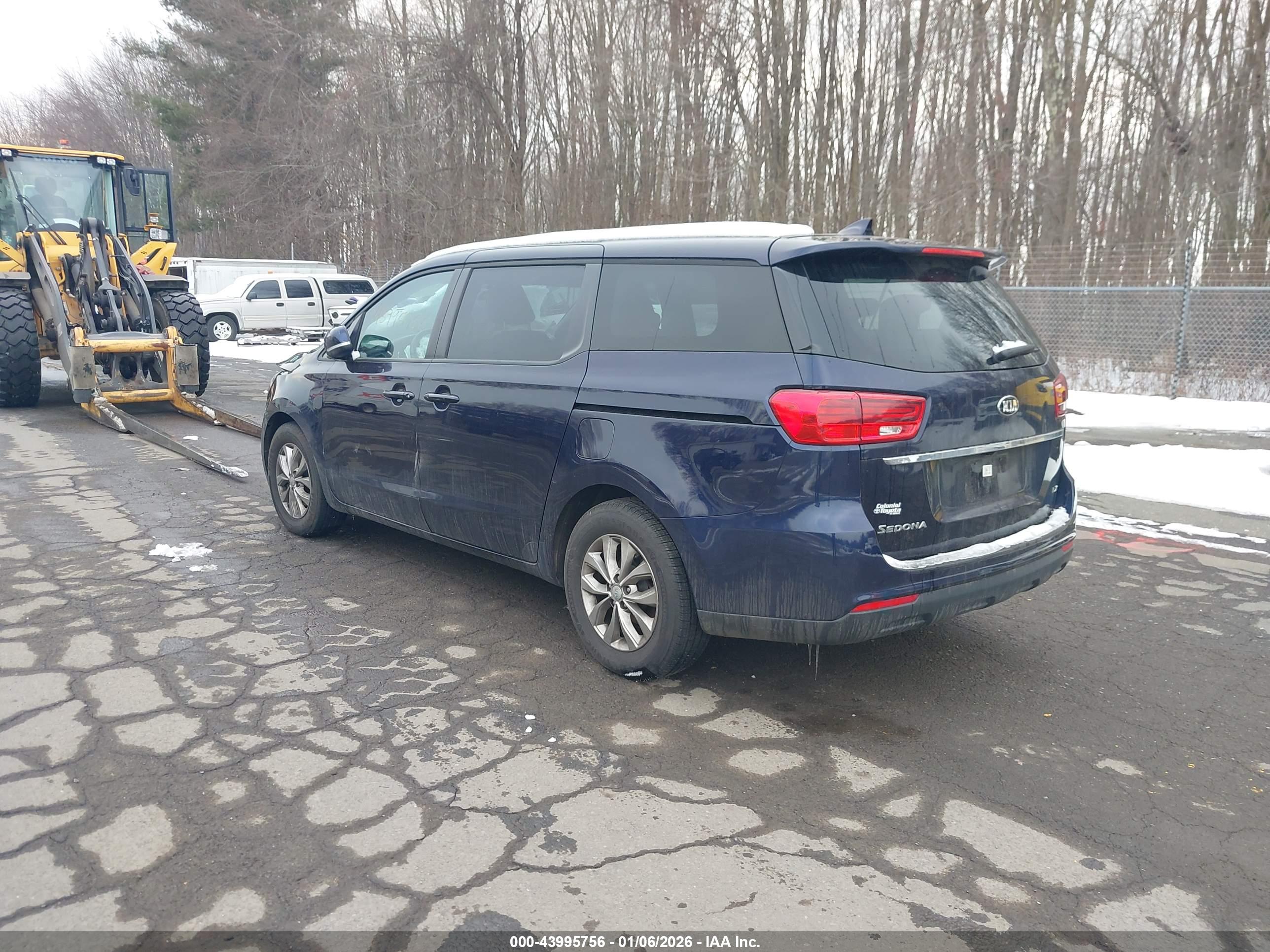 KIA SEDONA image 3