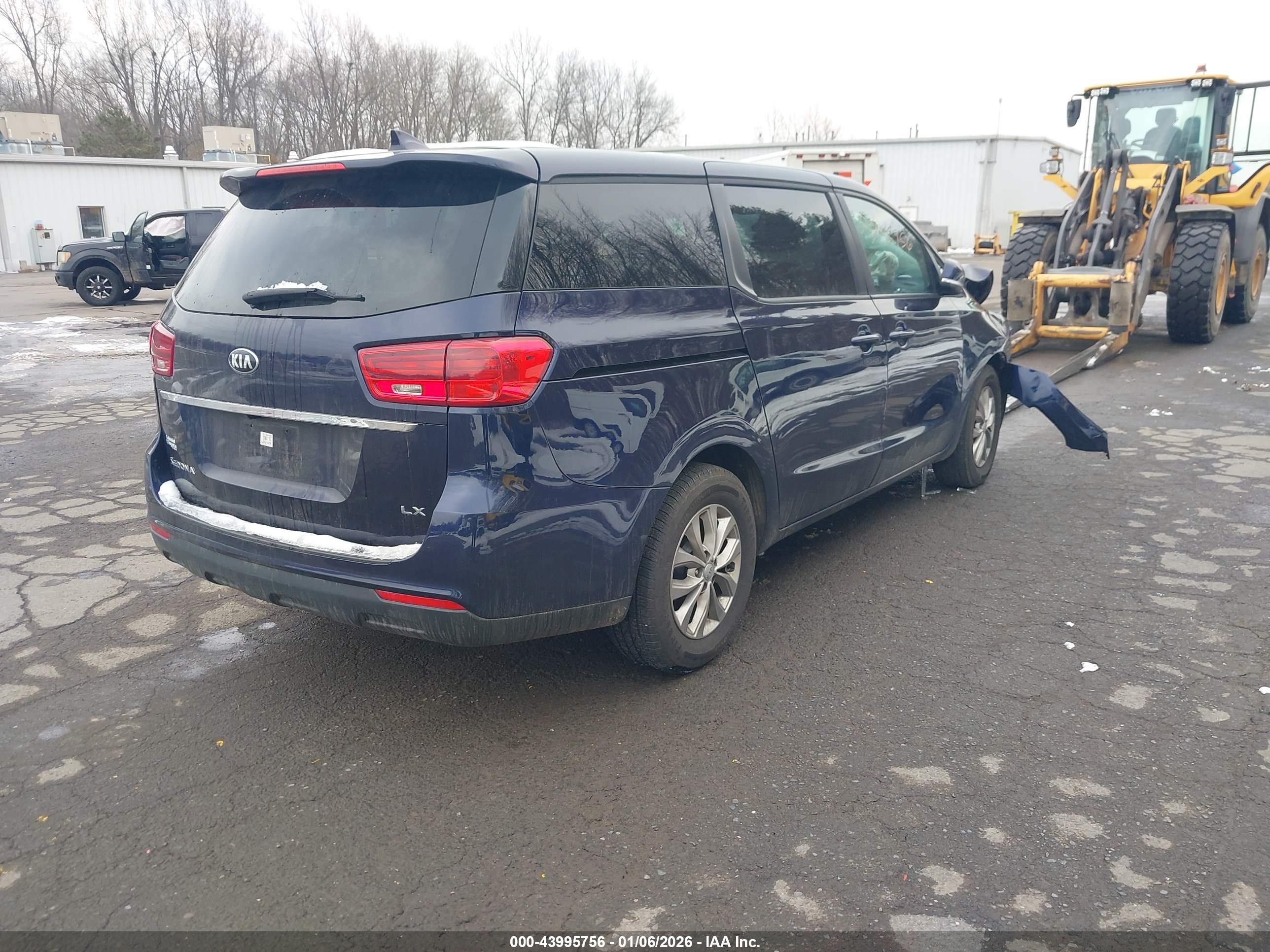 KIA SEDONA image 4