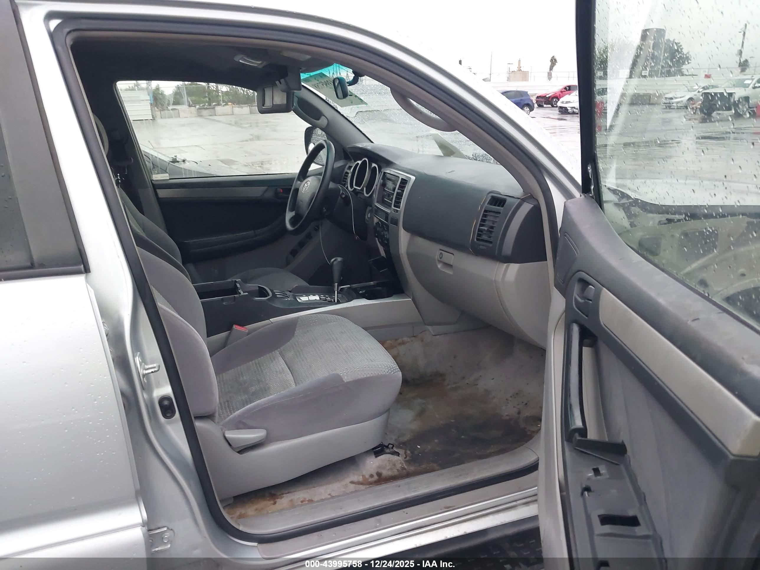 TOYOTA 4RUNNER image 5