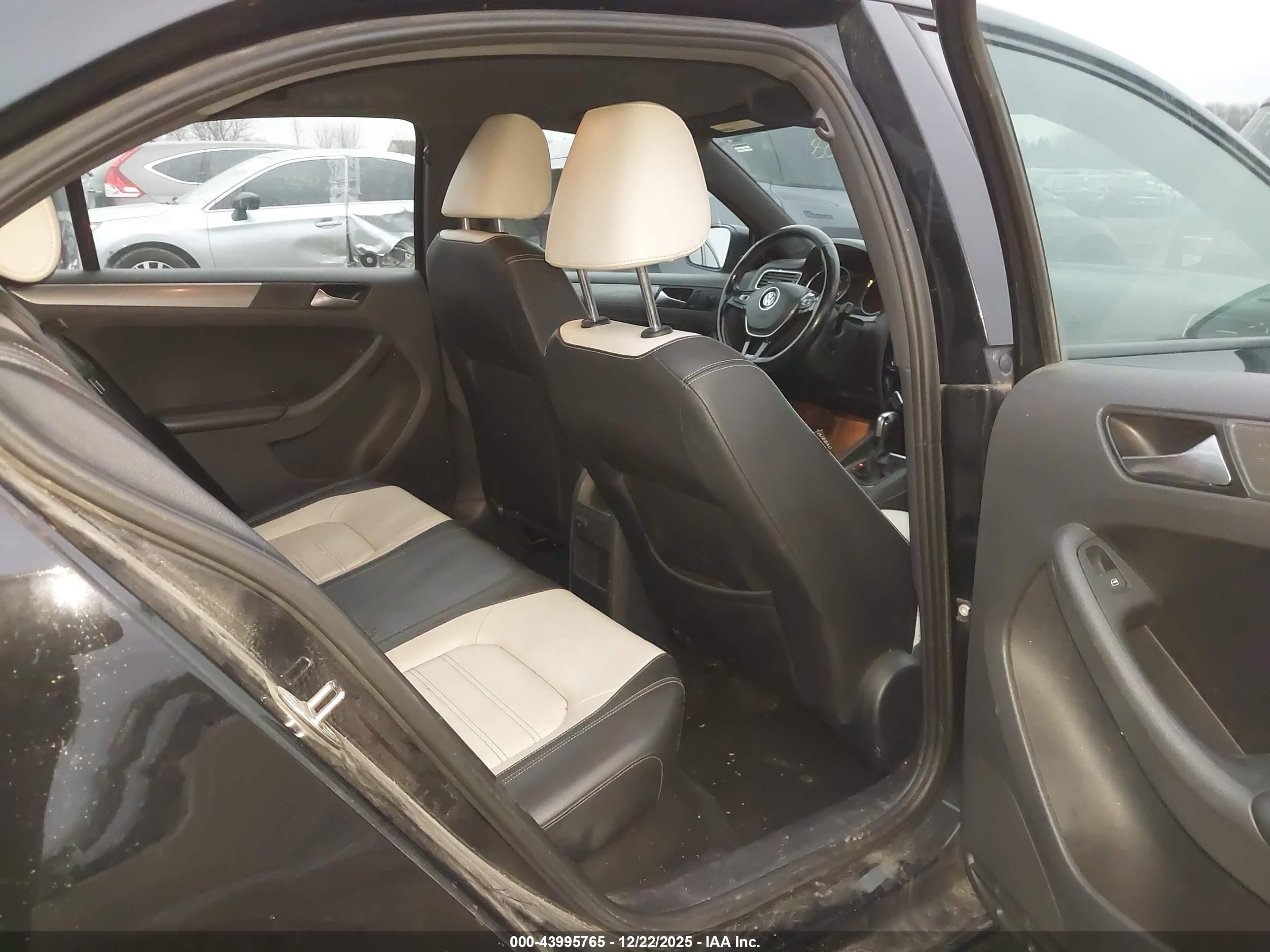 VOLKSWAGEN JETTA image 8