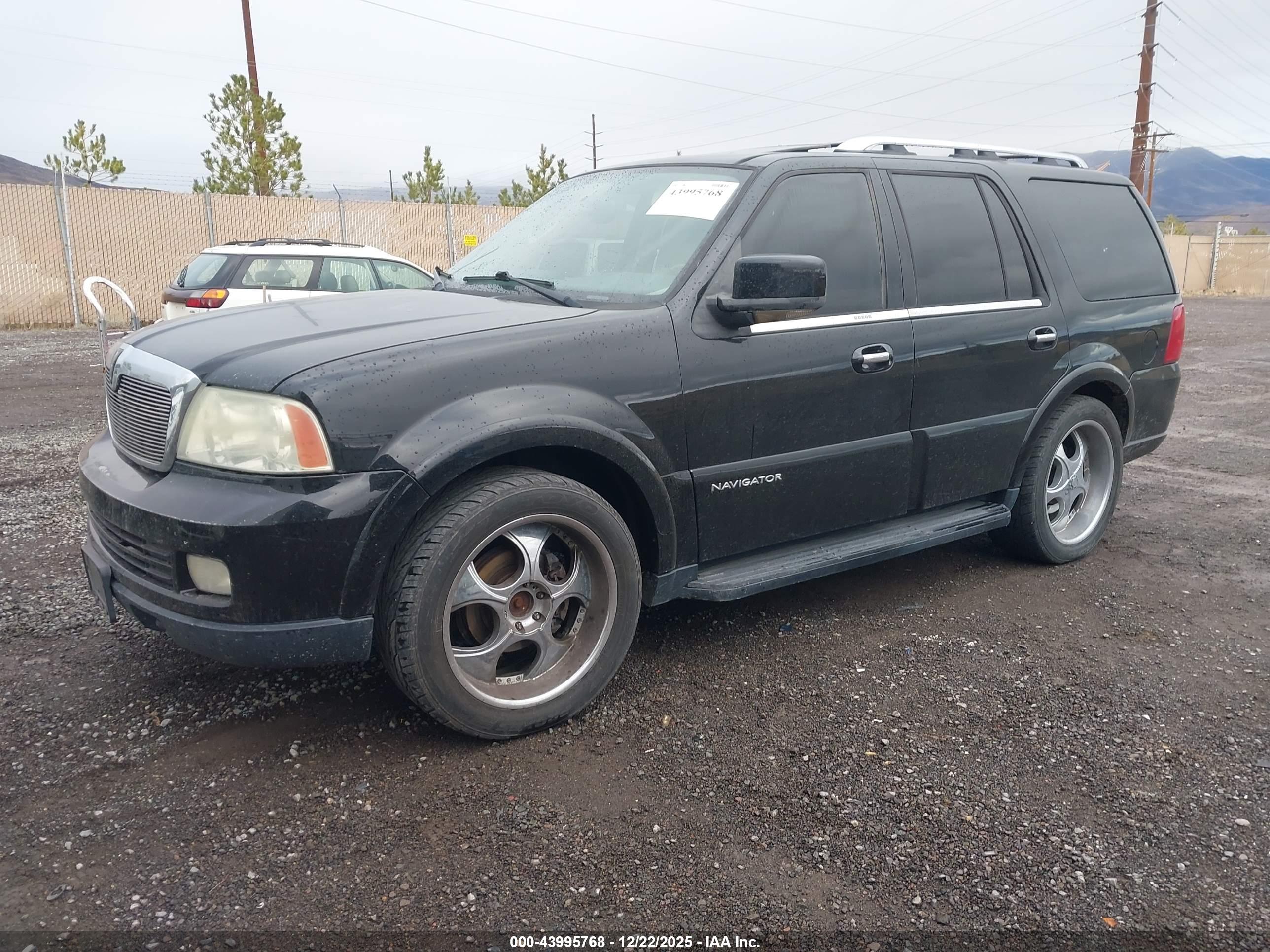 LINCOLN NAVIGATOR image 2