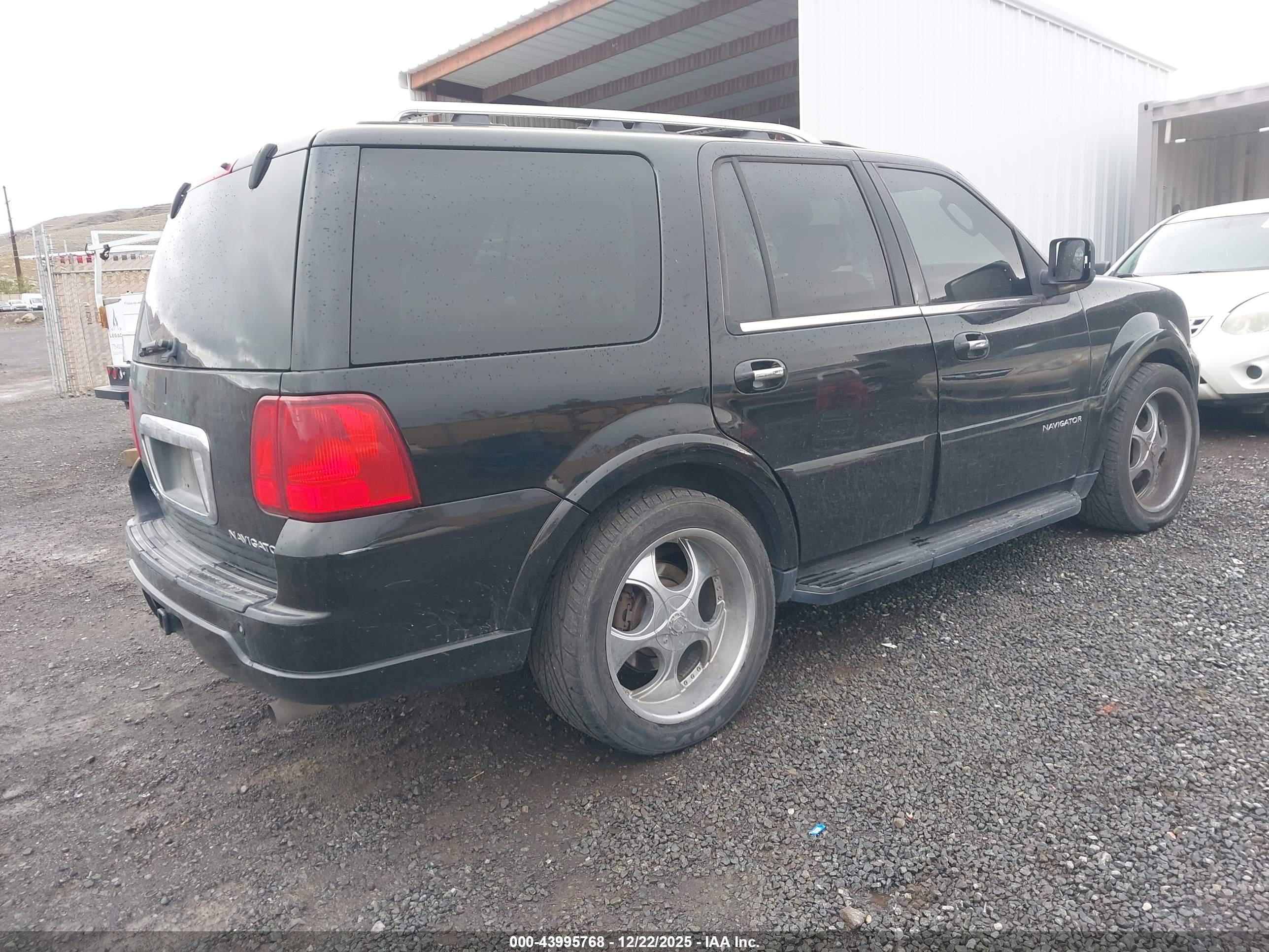 LINCOLN NAVIGATOR image 4