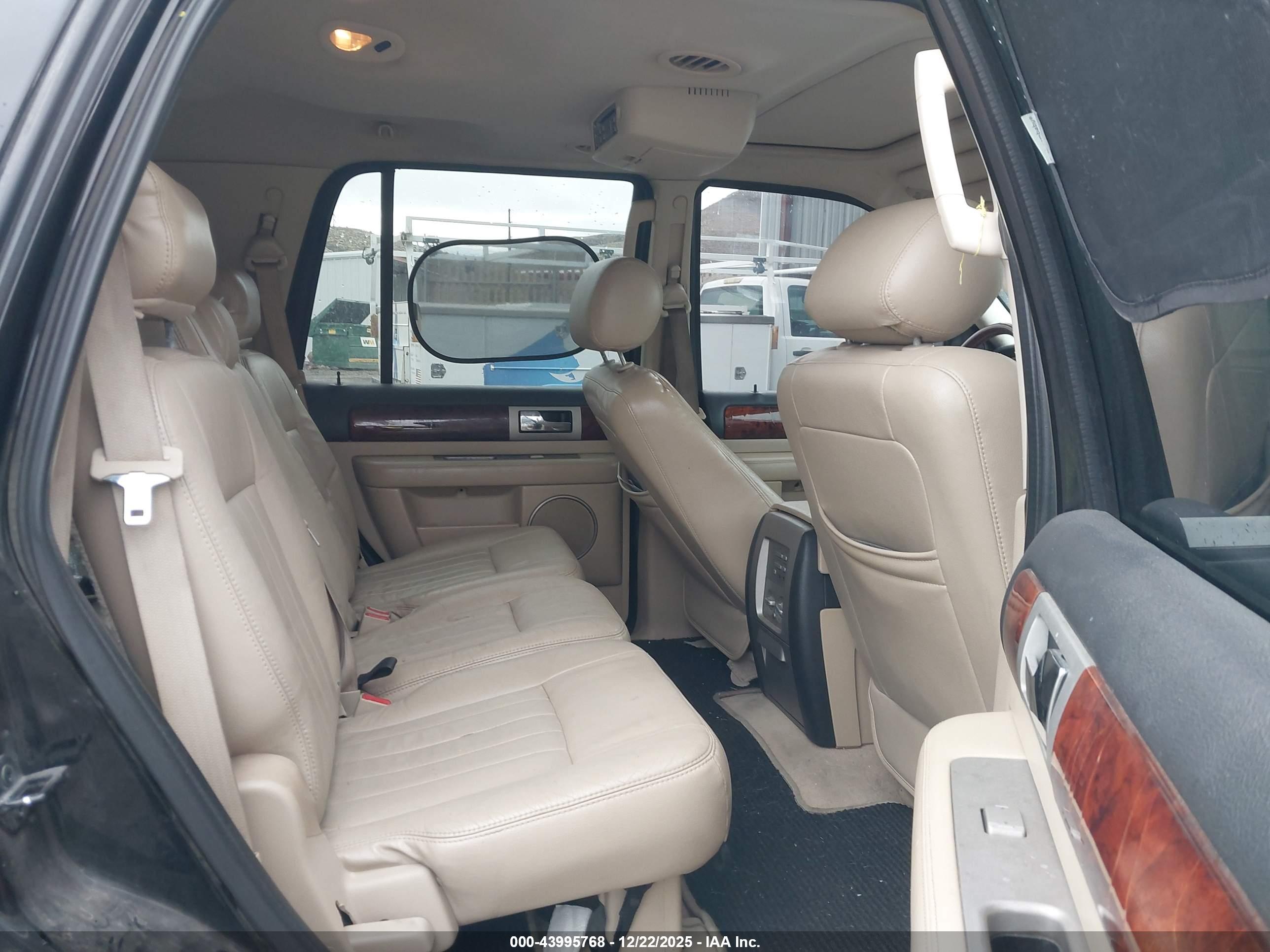 LINCOLN NAVIGATOR image 8
