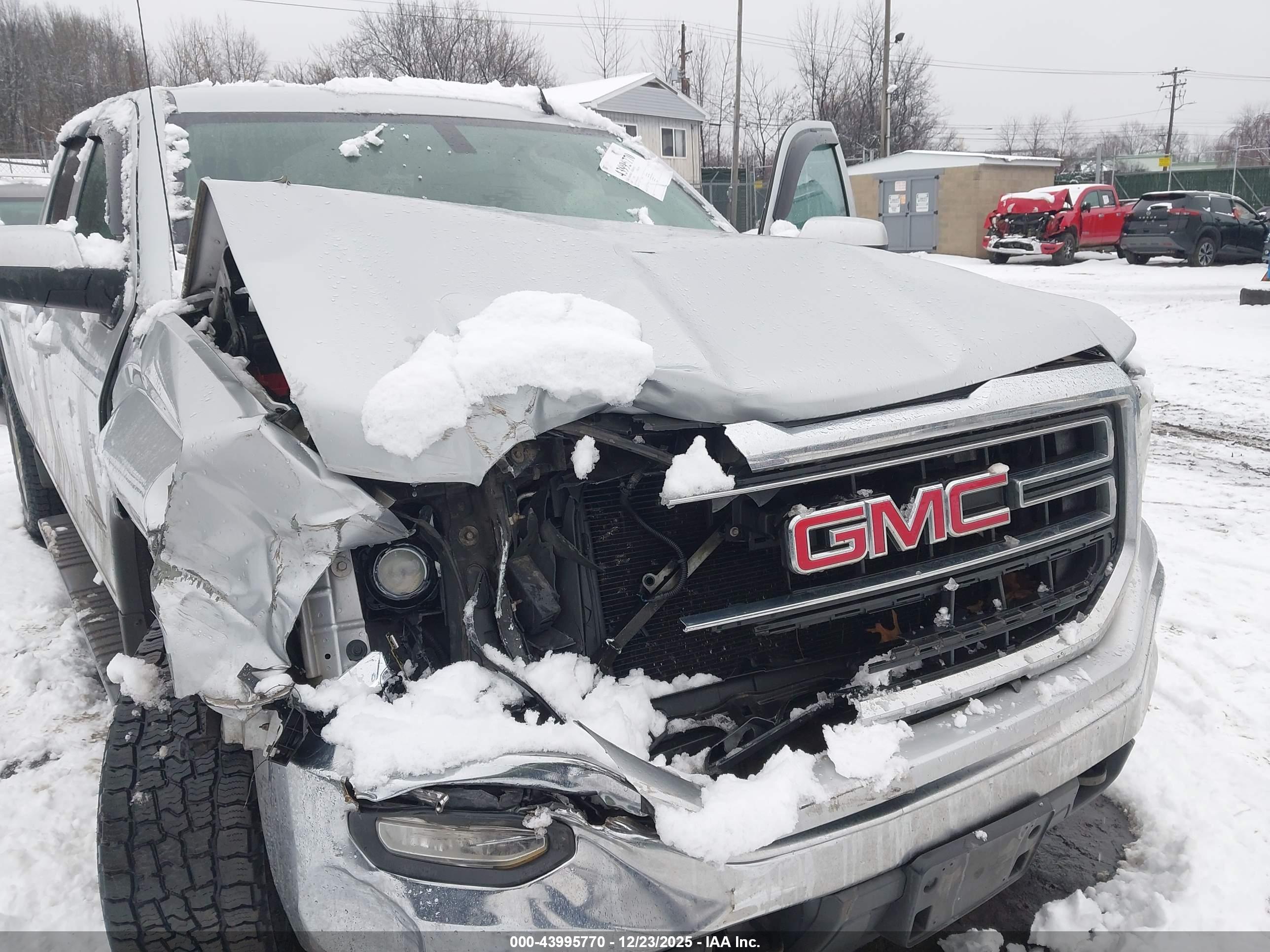 GMC SIERRA image 6