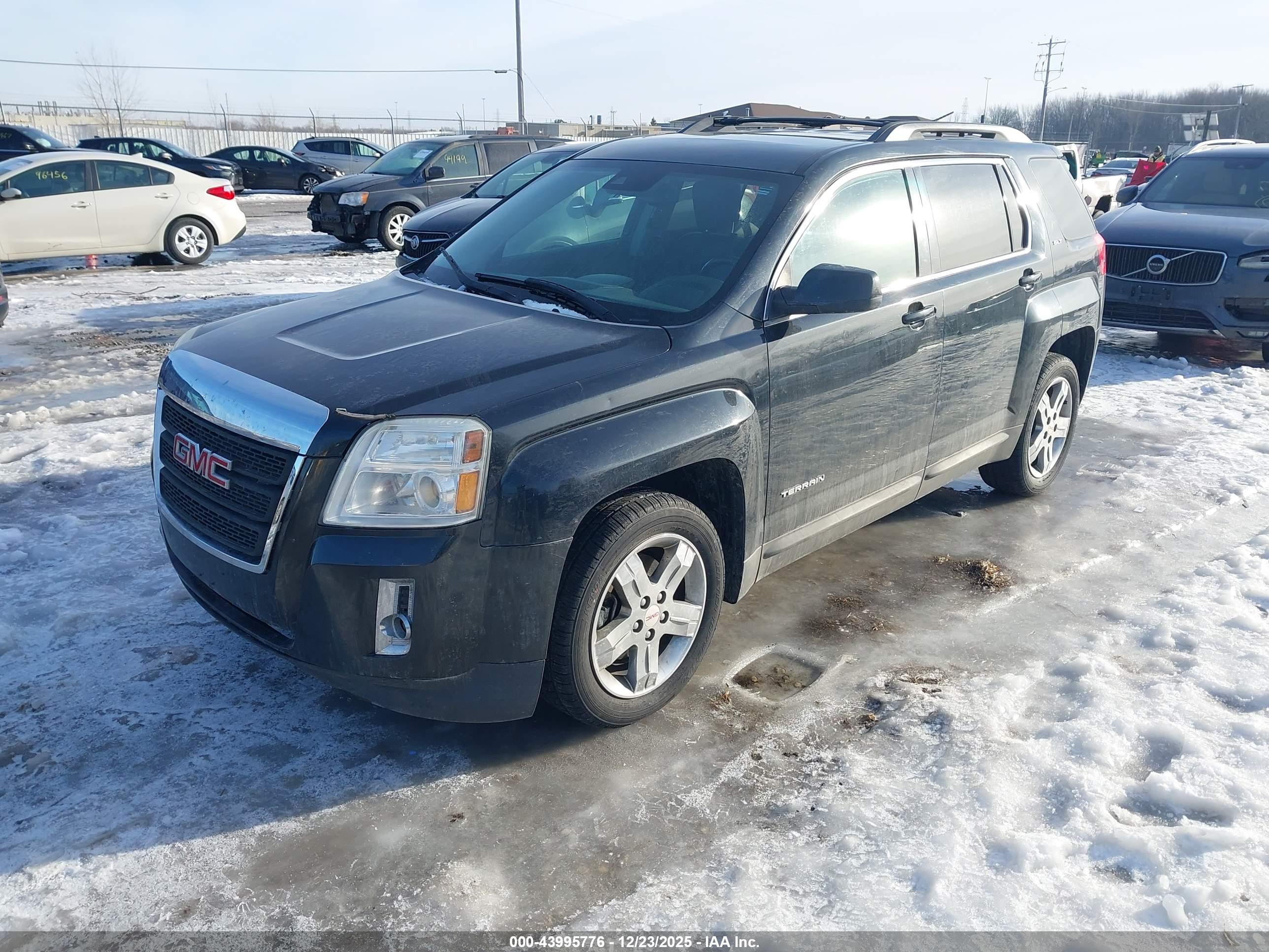 GMC TERRAIN image 2
