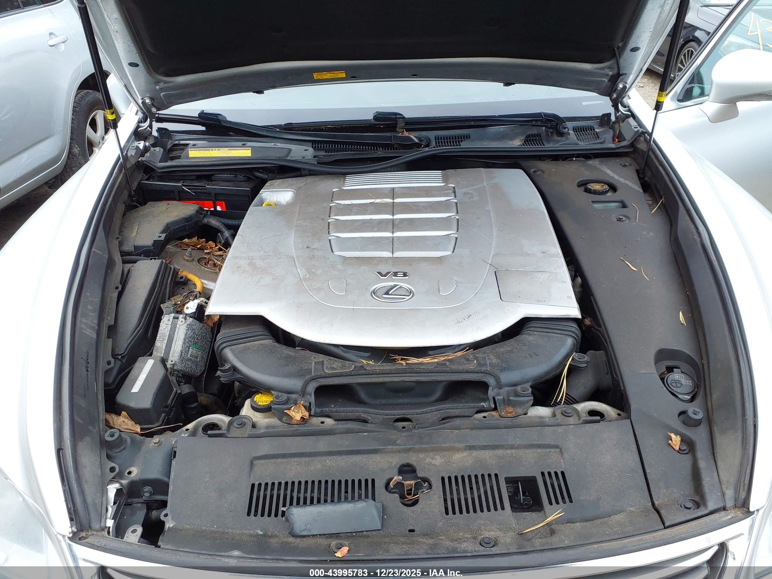 LEXUS LS image 10