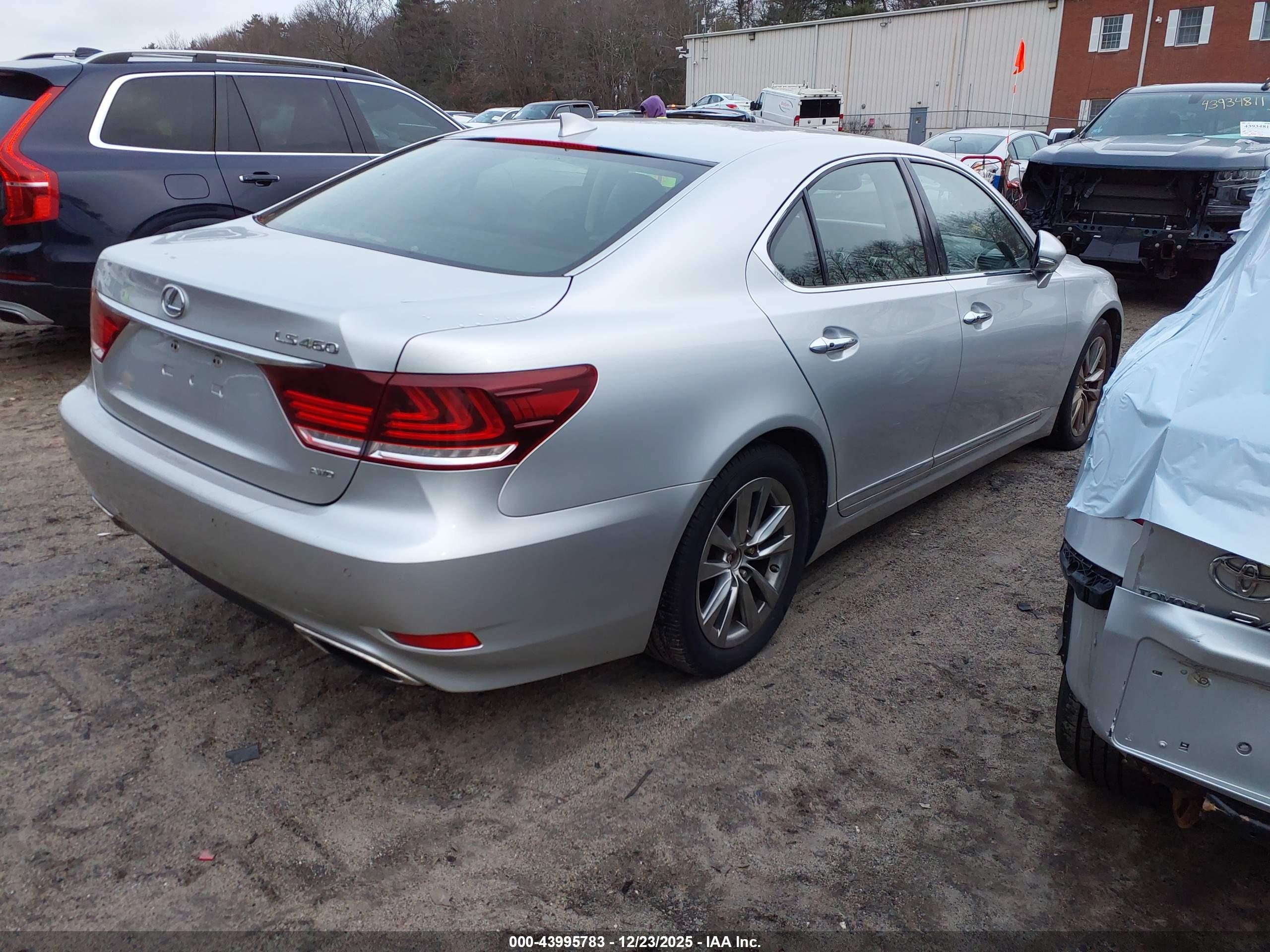 LEXUS LS image 4