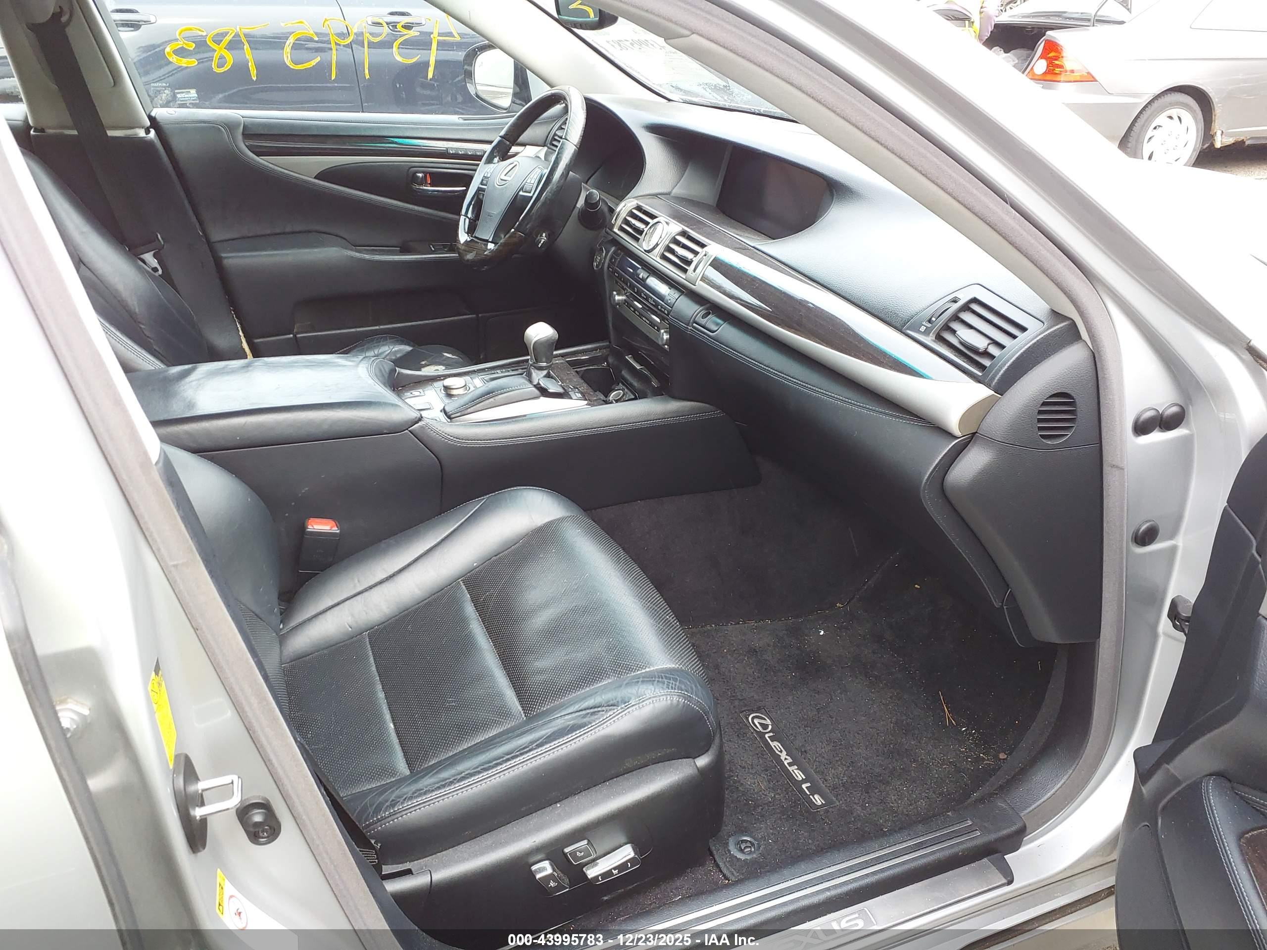 LEXUS LS image 5