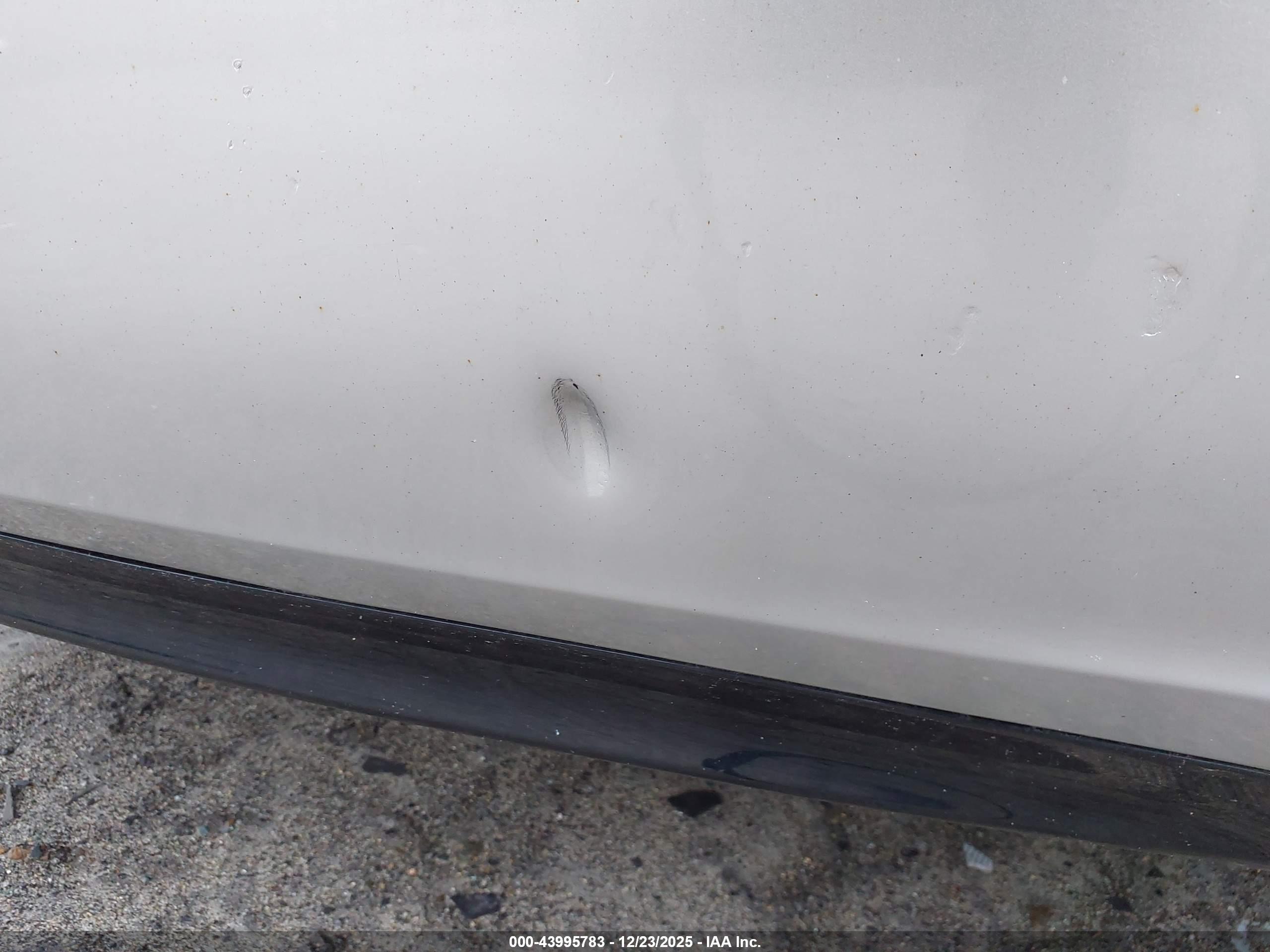 LEXUS LS image 6