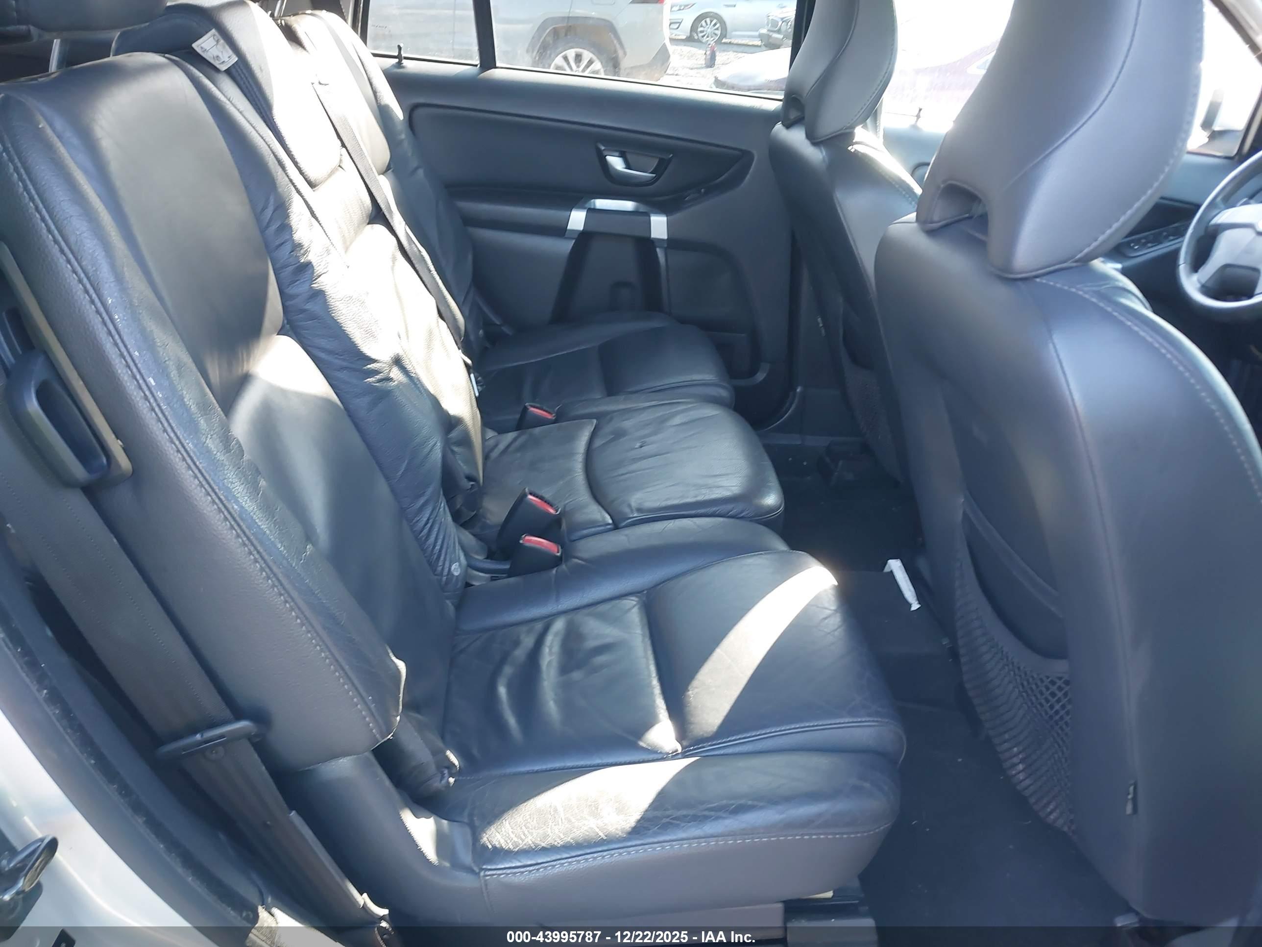 VOLVO XC90 image 8