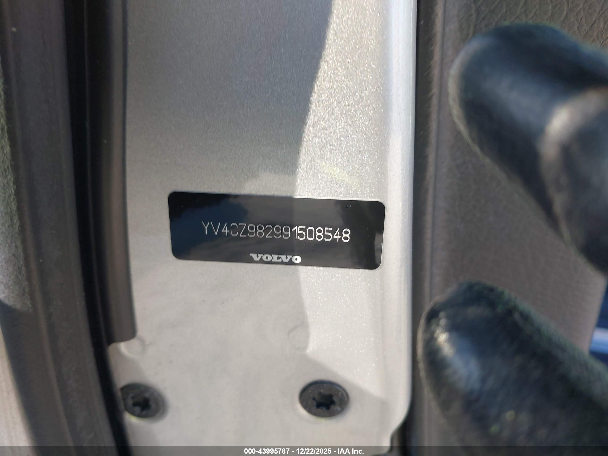 VOLVO XC90 image 9