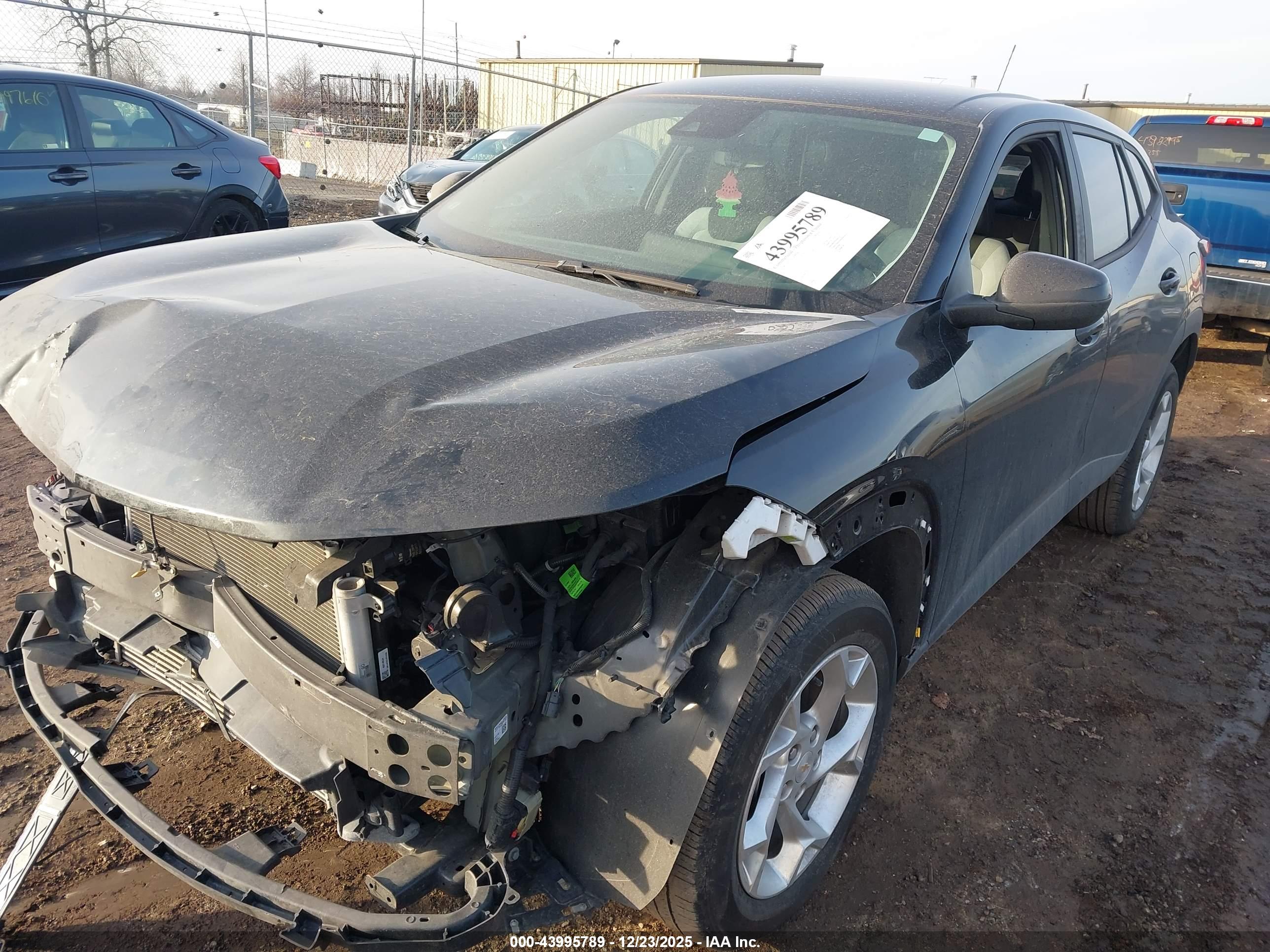 CHEVROLET TRAX image 2